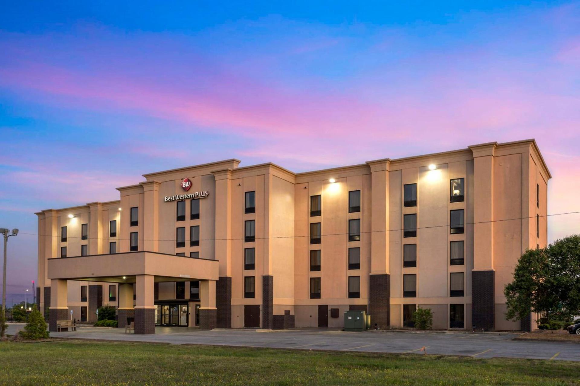 Best Western Plus- Jonesboro photo 2