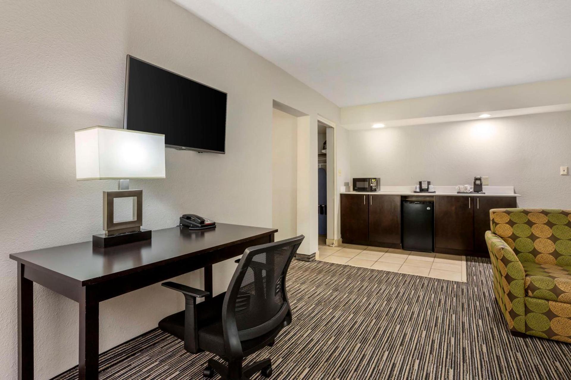 Best Western Plus- Jonesboro photo 15