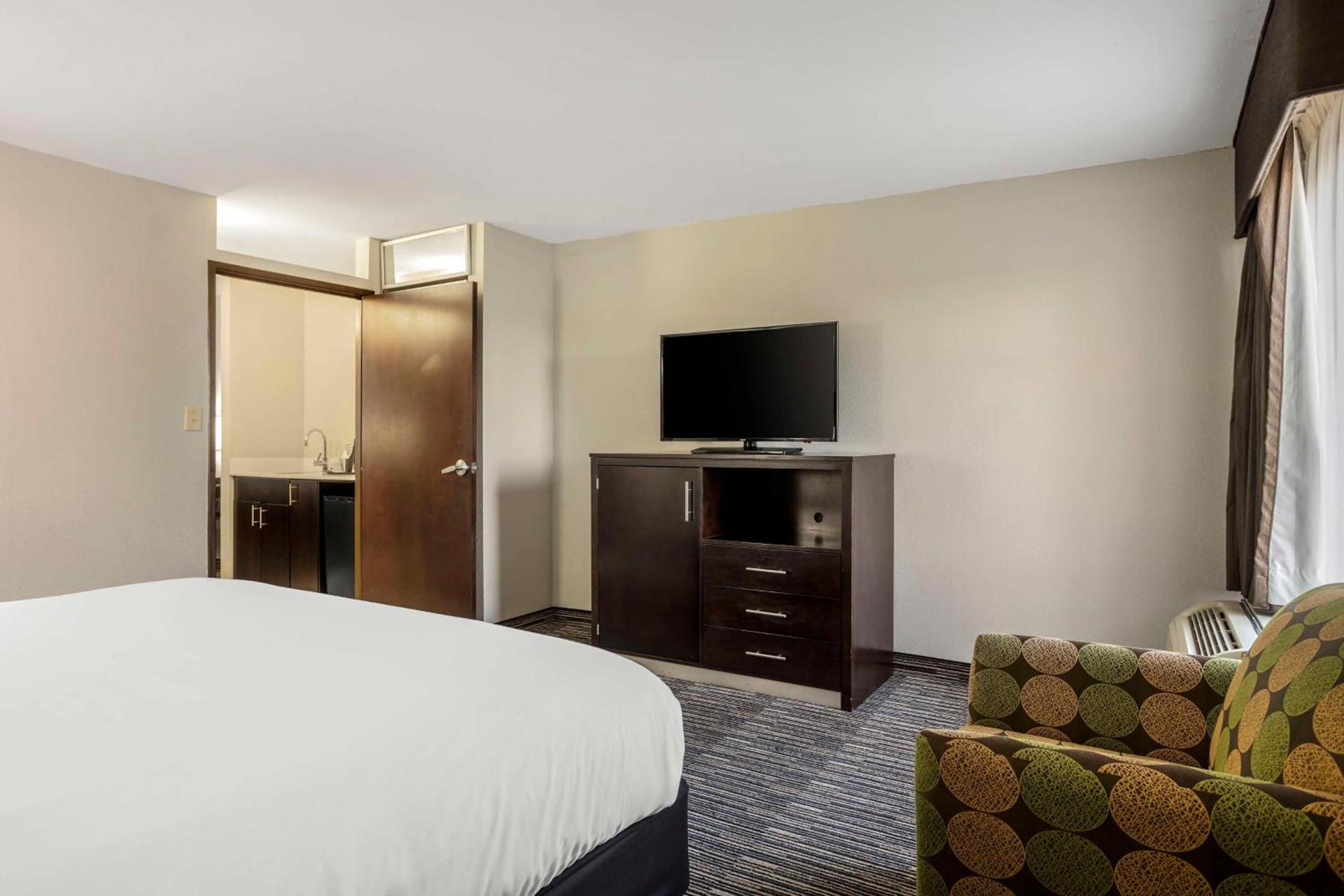 Best Western Plus- Jonesboro photo 17