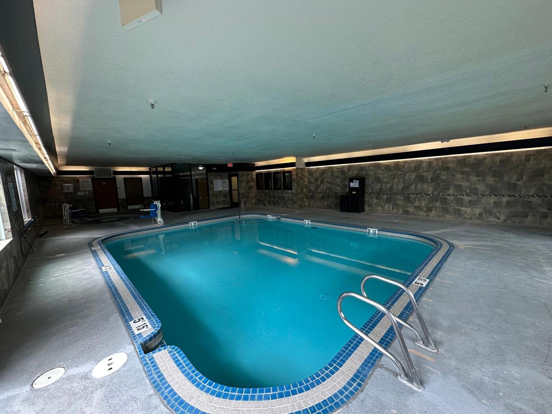 Comfort Suites Near Vancouver Mall photo 43