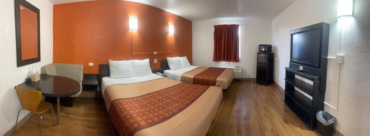 Regal 8 Inn & Suites photo 20