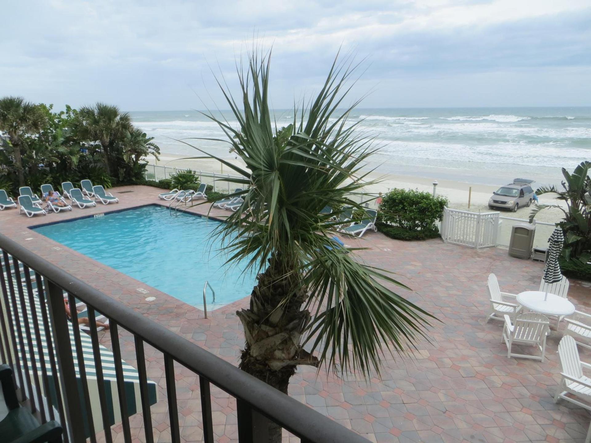 Days Inn by Wyndham Daytona Oceanfront photo 25