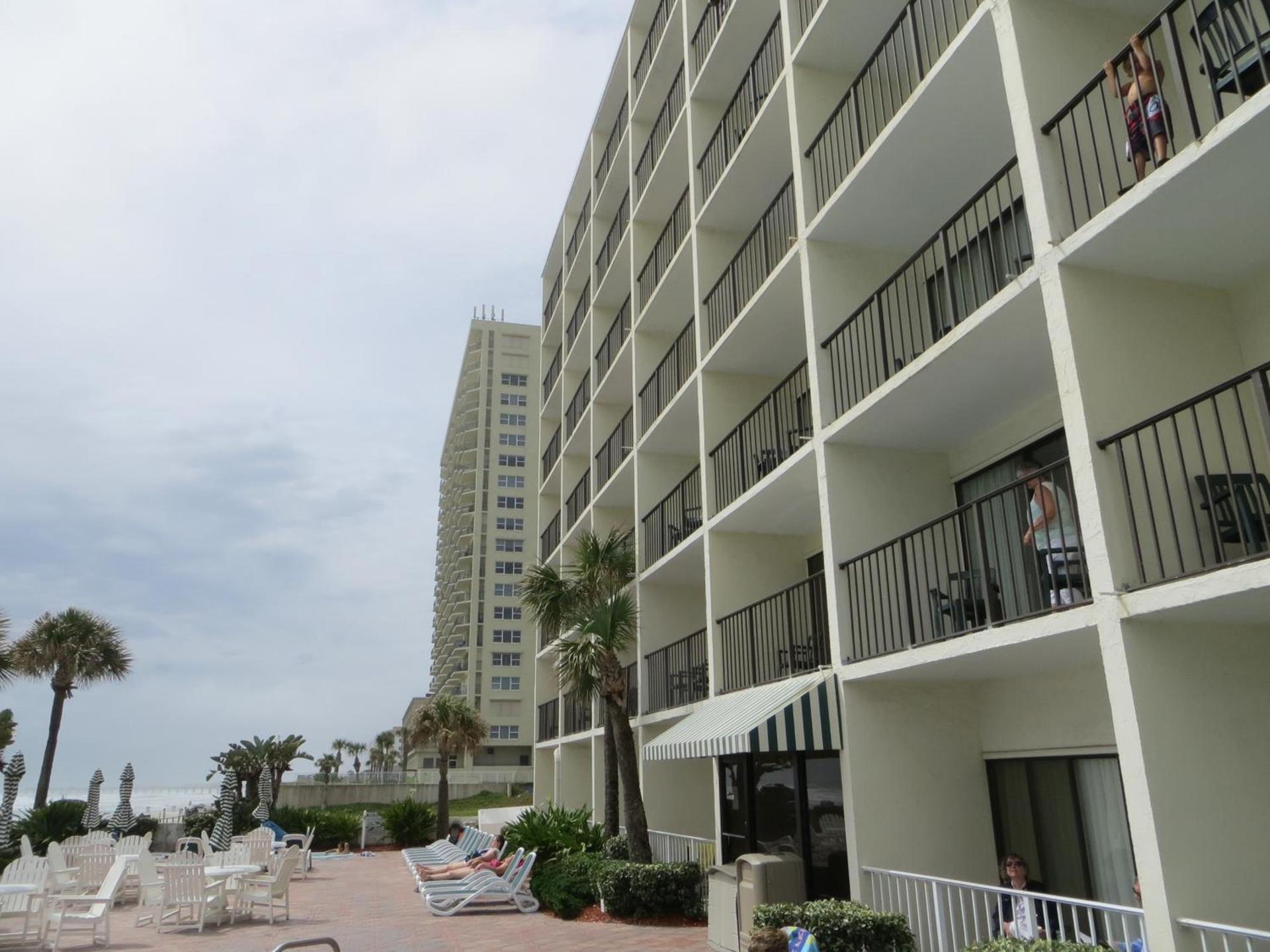 Days Inn by Wyndham Daytona Oceanfront photo 47