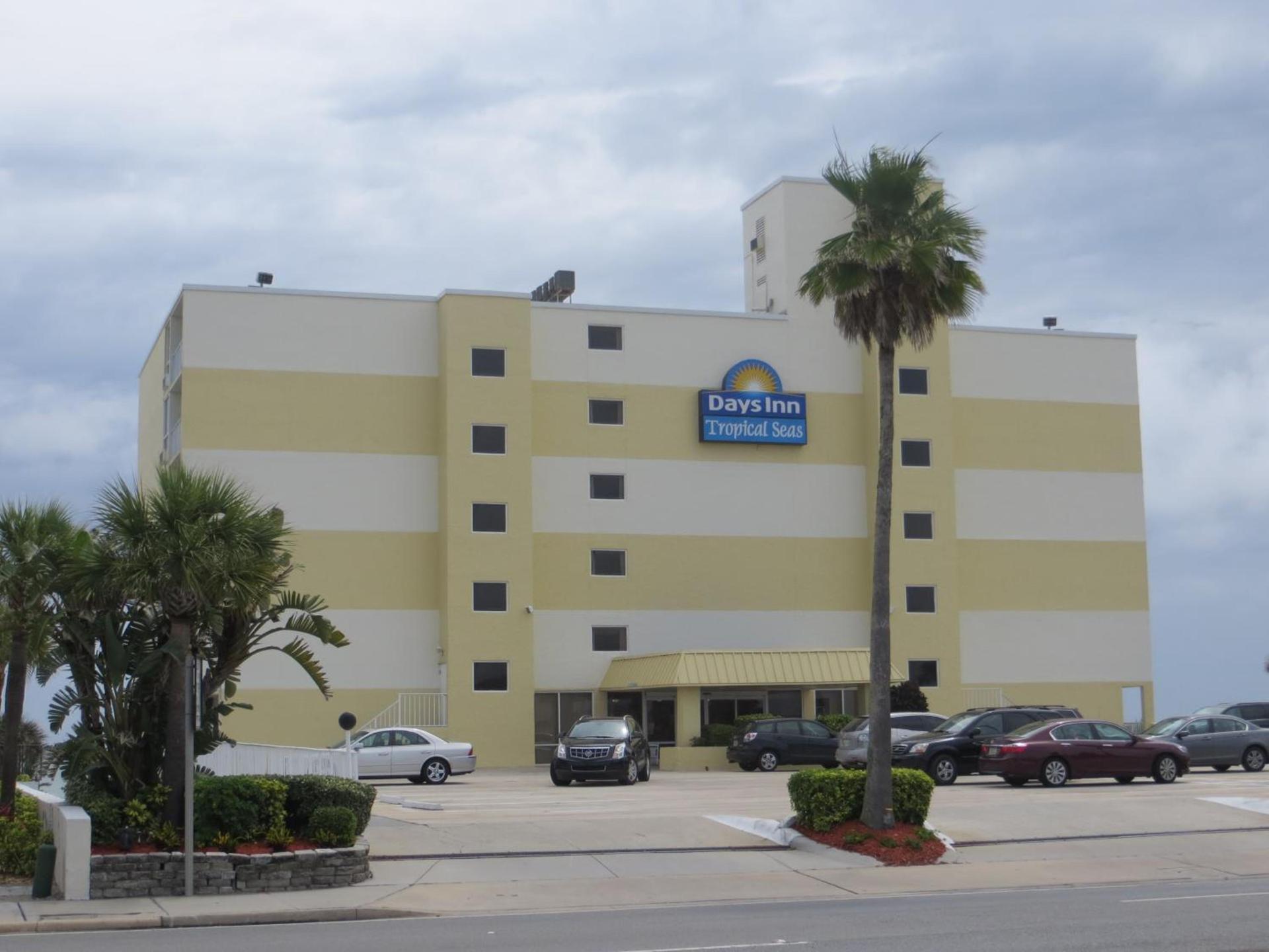 Days Inn by Wyndham Daytona Oceanfront photo 57
