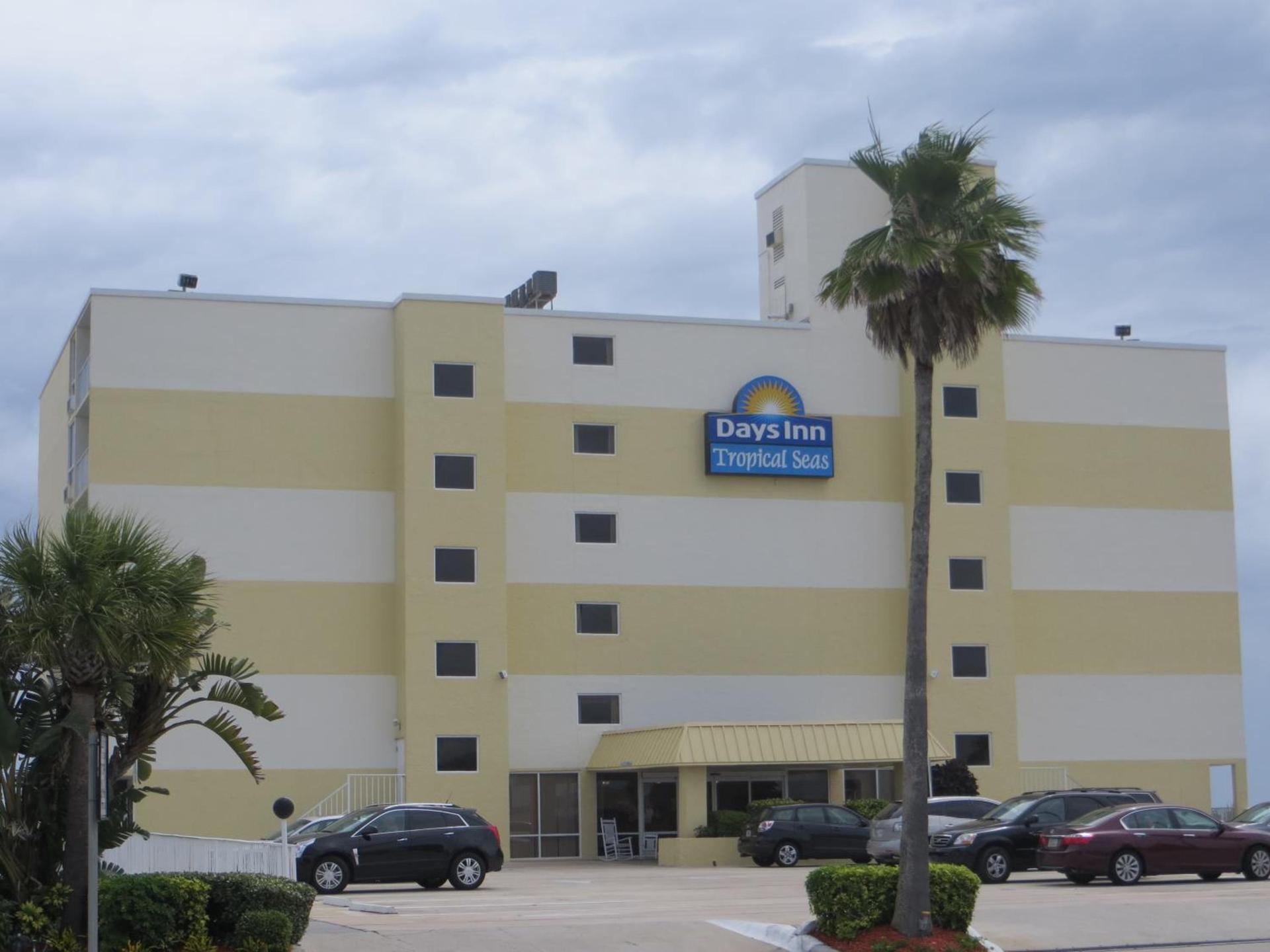 Days Inn by Wyndham Daytona Oceanfront photo 19