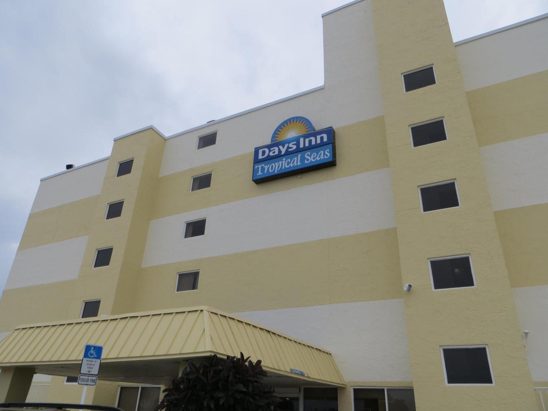 Days Inn by Wyndham Daytona Oceanfront photo 58