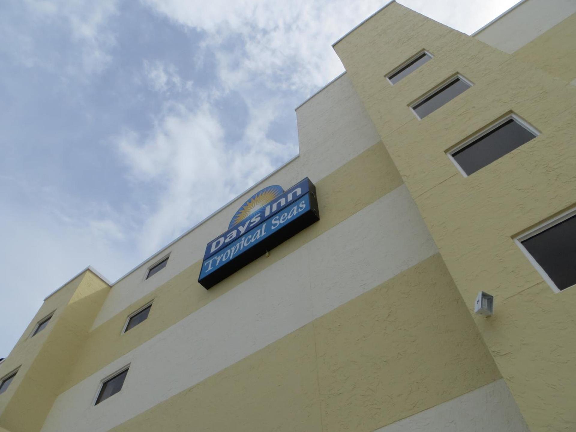 Days Inn by Wyndham Daytona Oceanfront photo 51