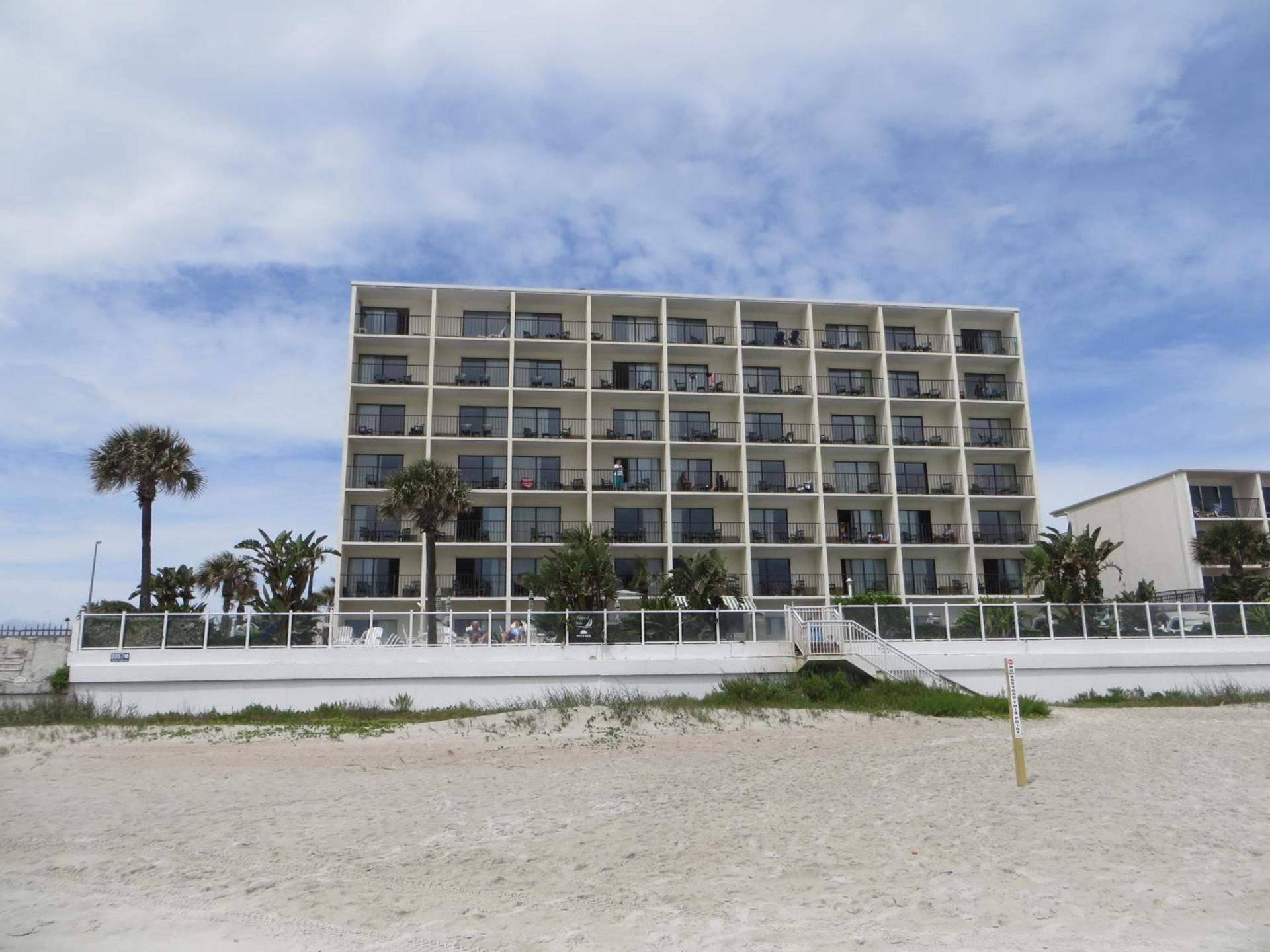 Days Inn by Wyndham Daytona Oceanfront photo 15