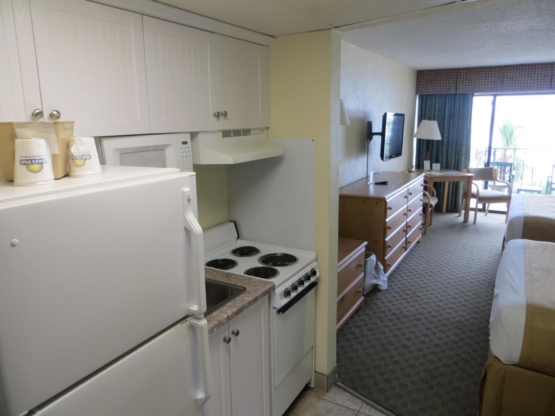 Days Inn by Wyndham Daytona Oceanfront photo 31