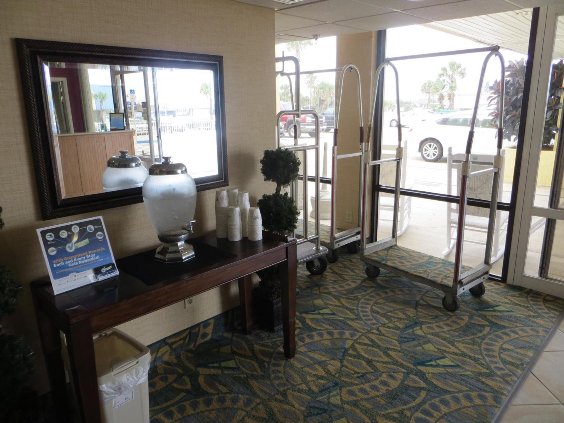 Days Inn by Wyndham Daytona Oceanfront photo 46