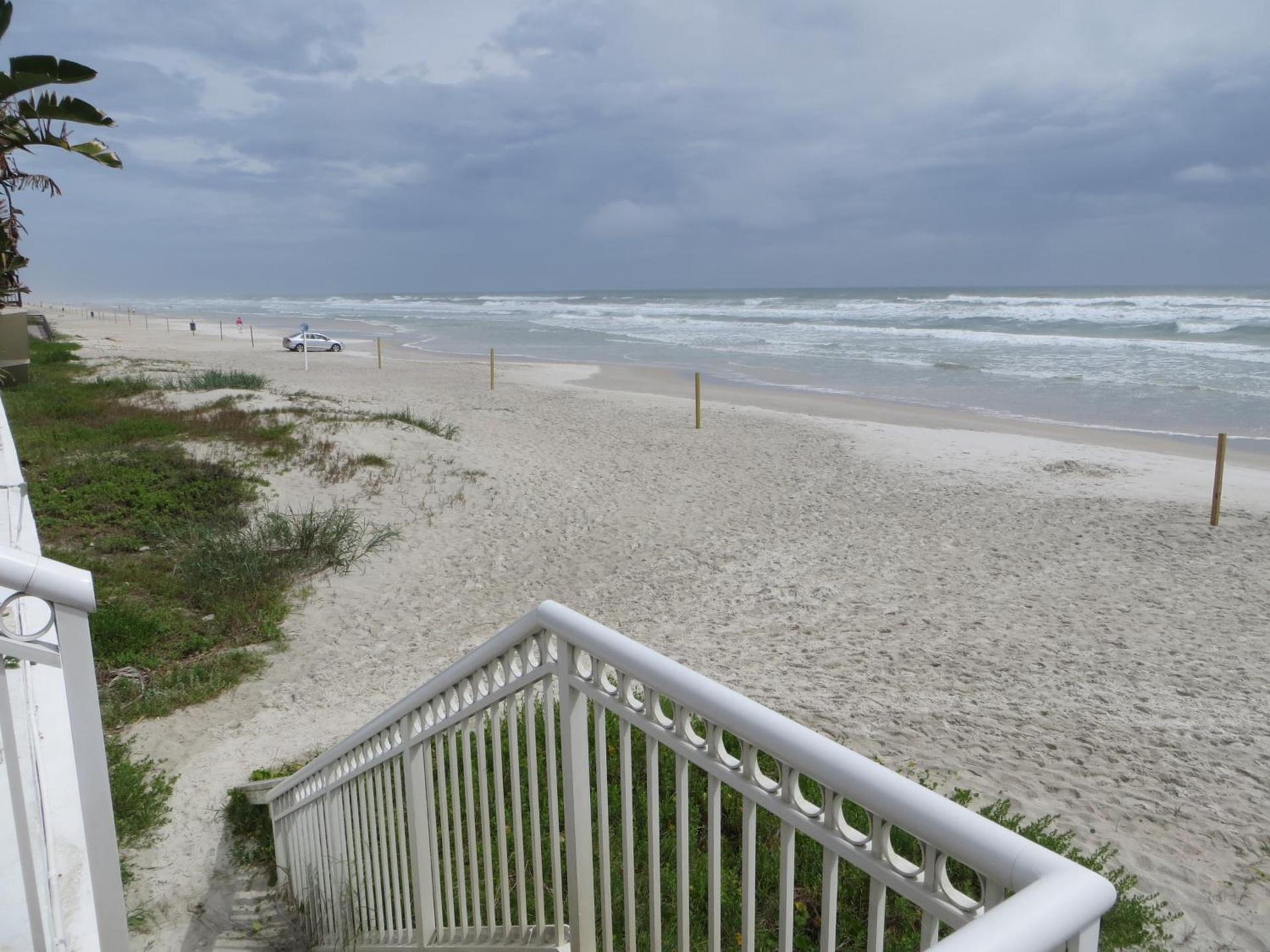 Days Inn by Wyndham Daytona Oceanfront photo 53