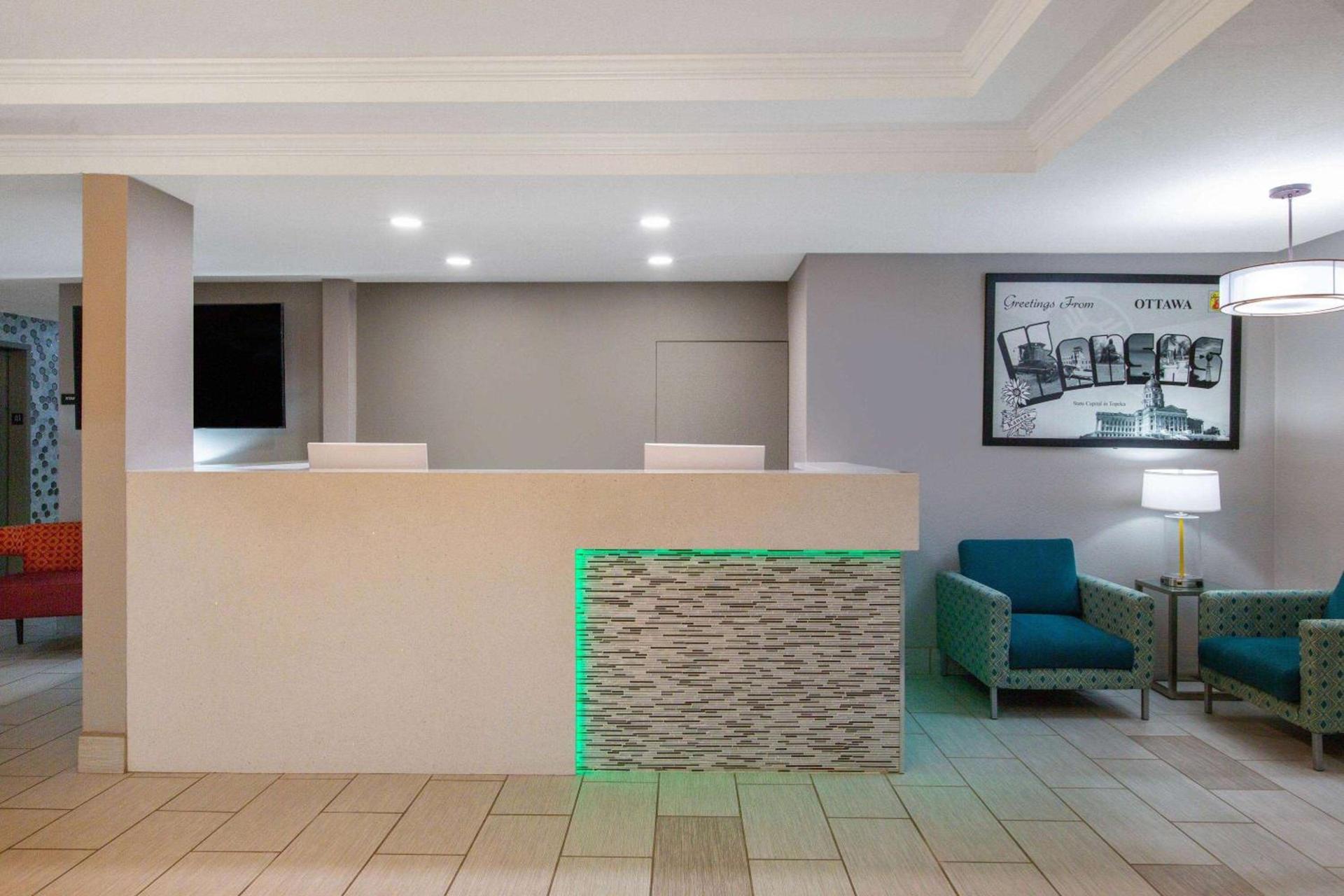Super 8 by Wyndham Ottawa photo 4