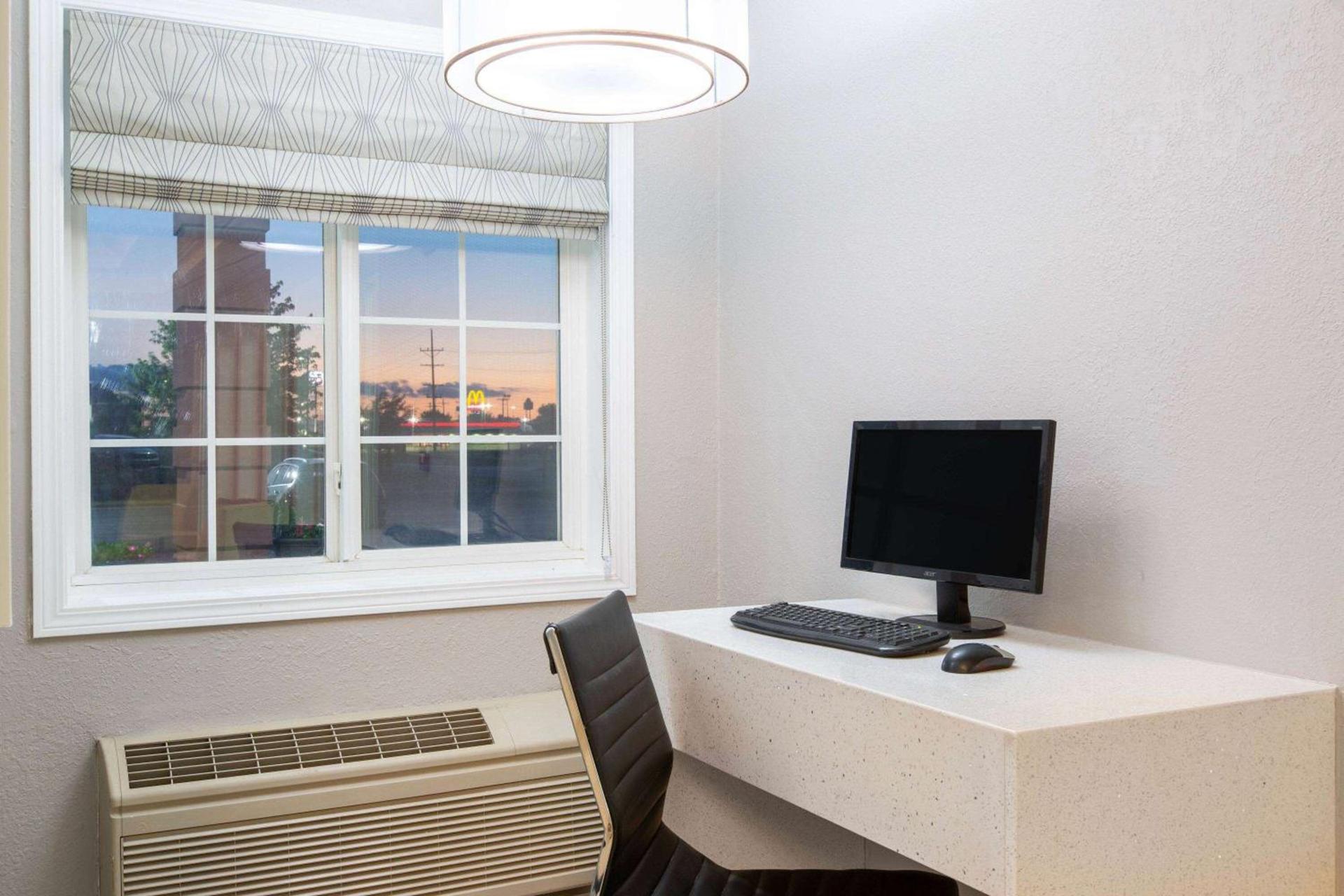 Super 8 by Wyndham Ottawa photo 20