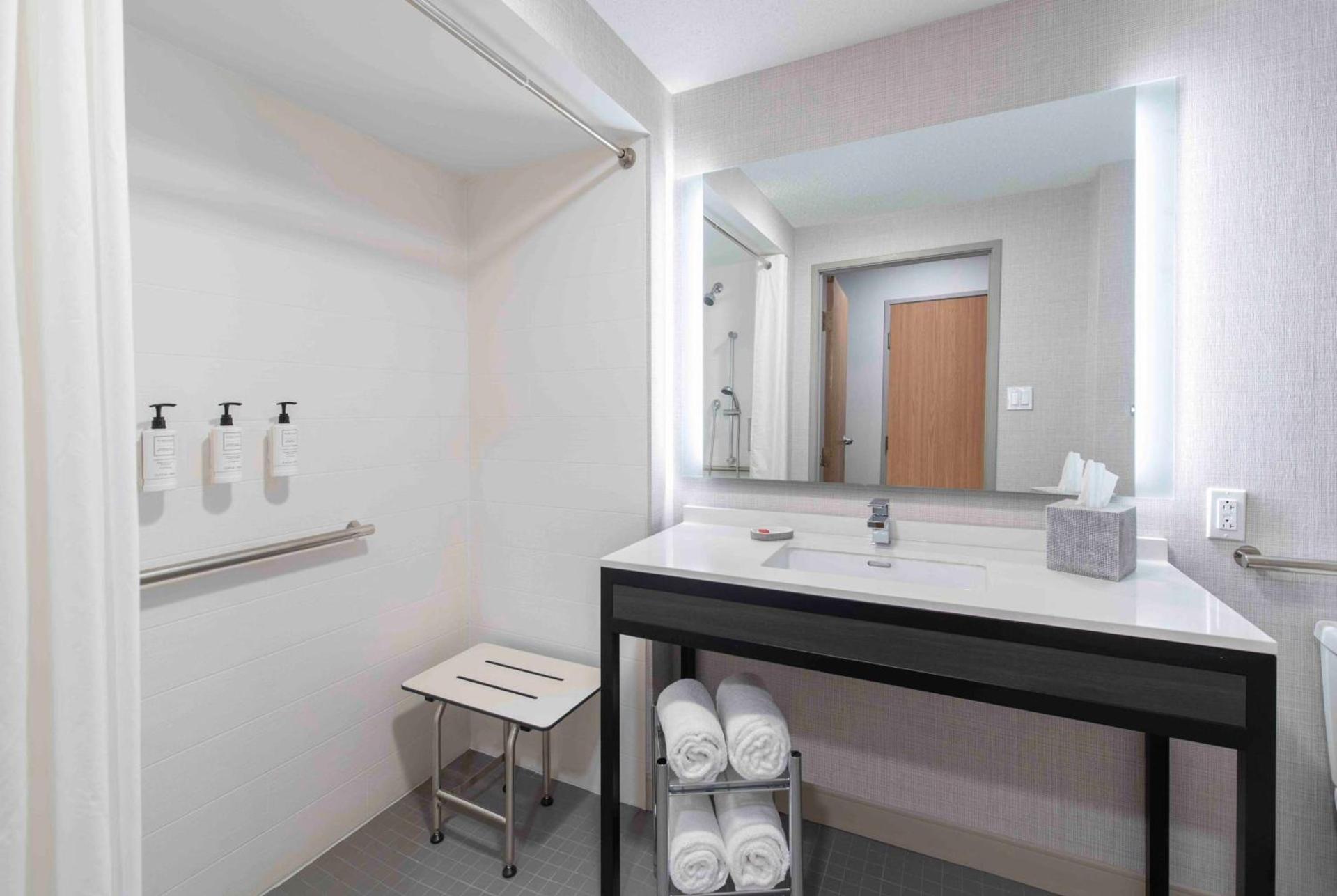 Holiday Inn Express South Burlington - Downtown by IHG photo 14