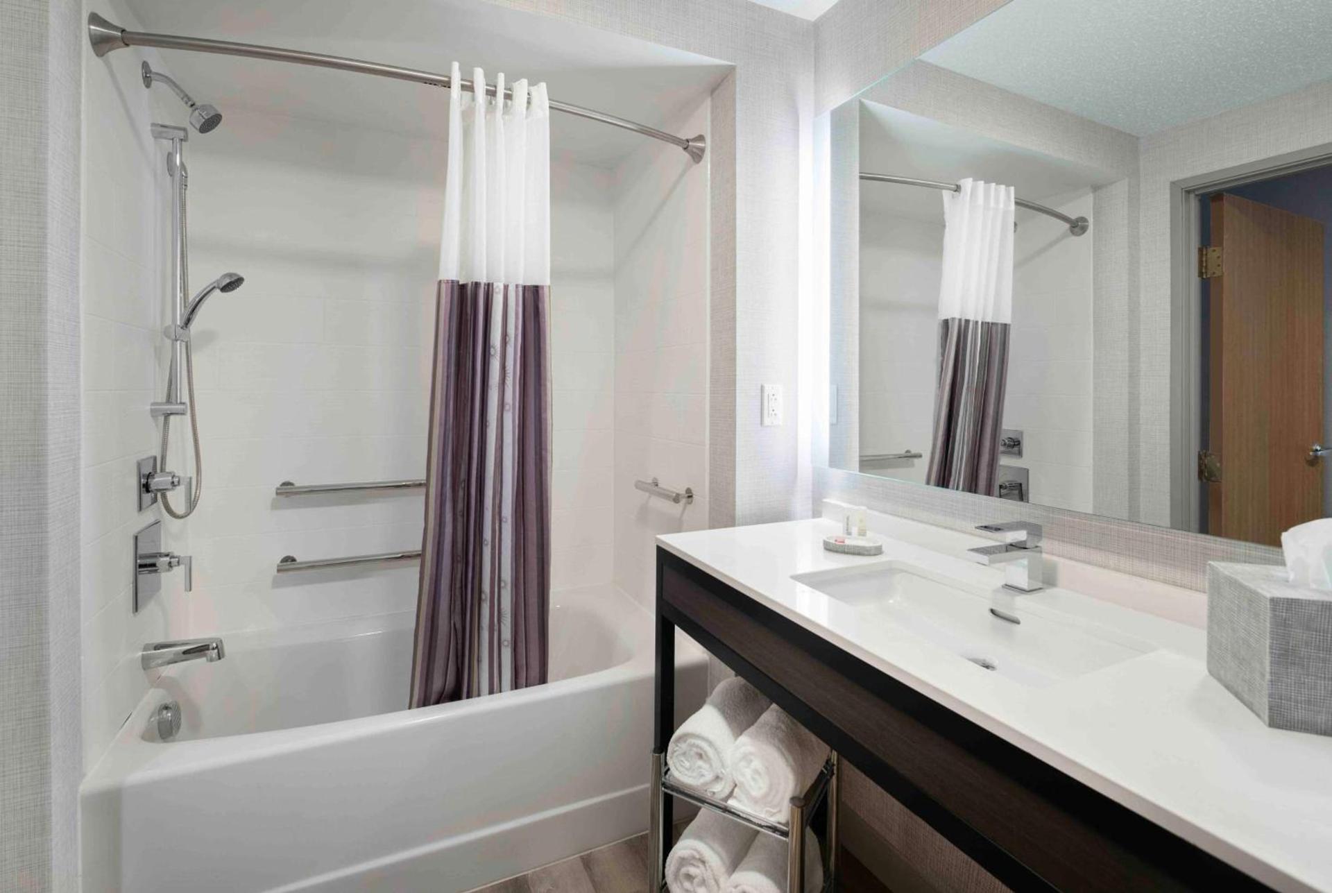 Holiday Inn Express South Burlington - Downtown by IHG photo 15