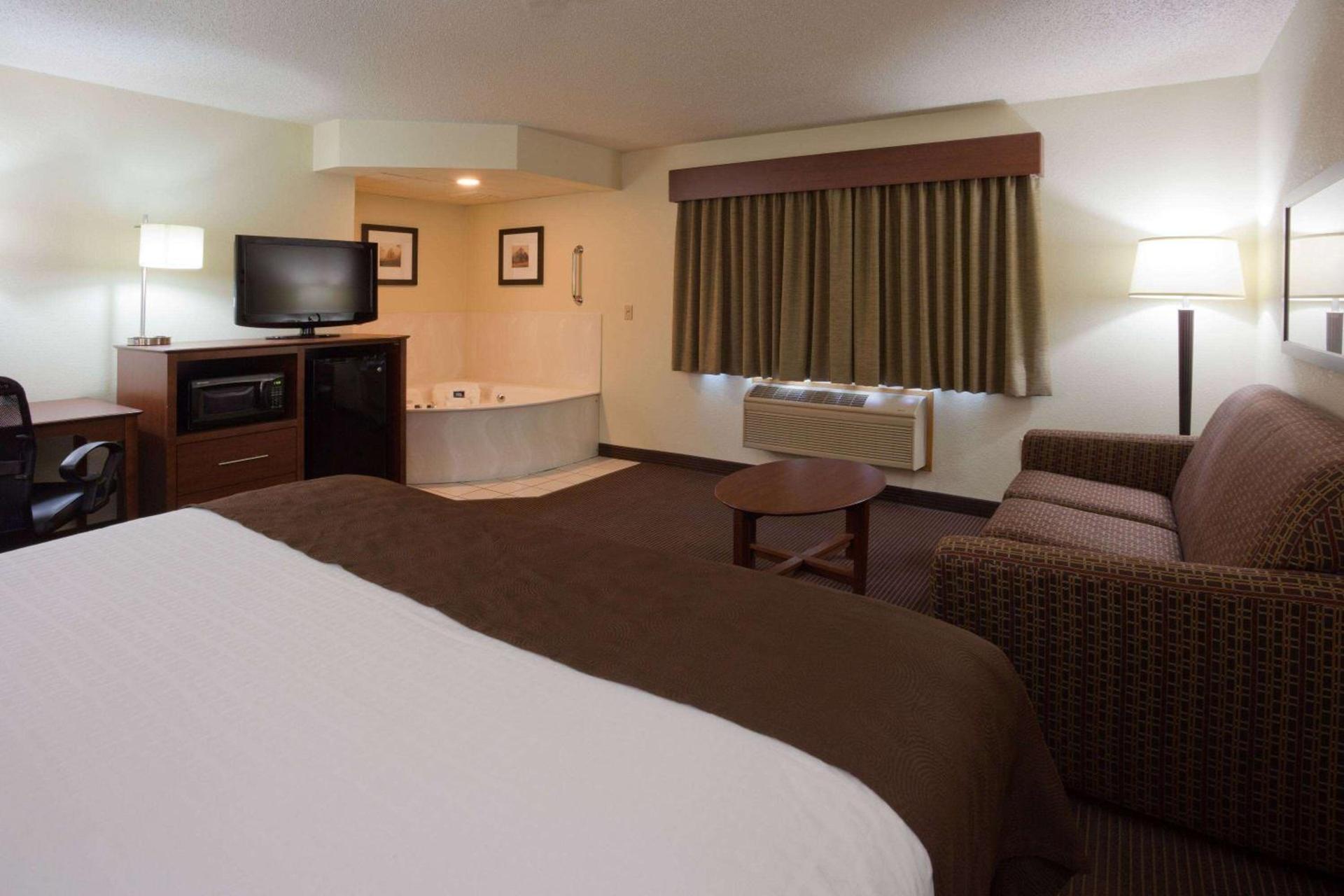 AmericInn by Wyndham Bismarck photo 12