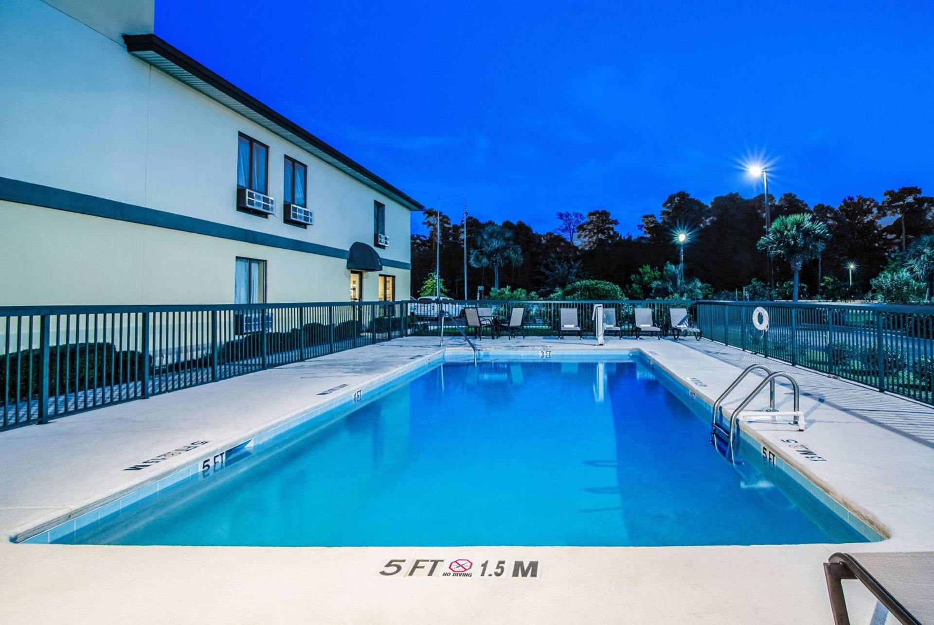 Baymont by Wyndham N Myrtle Beach - Park & Sports Complex Area photo 7