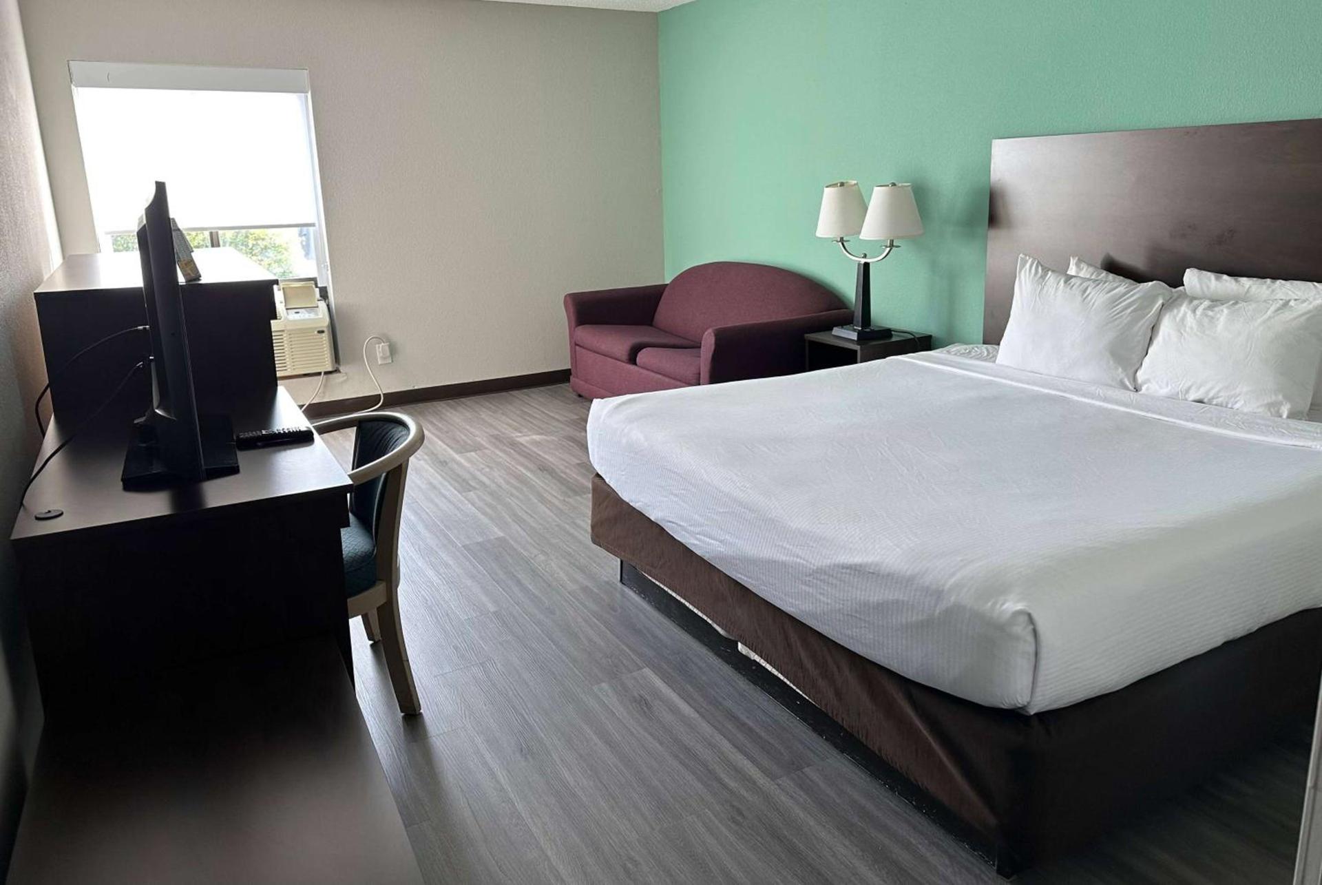 Baymont by Wyndham N Myrtle Beach - Park & Sports Complex Area photo 13