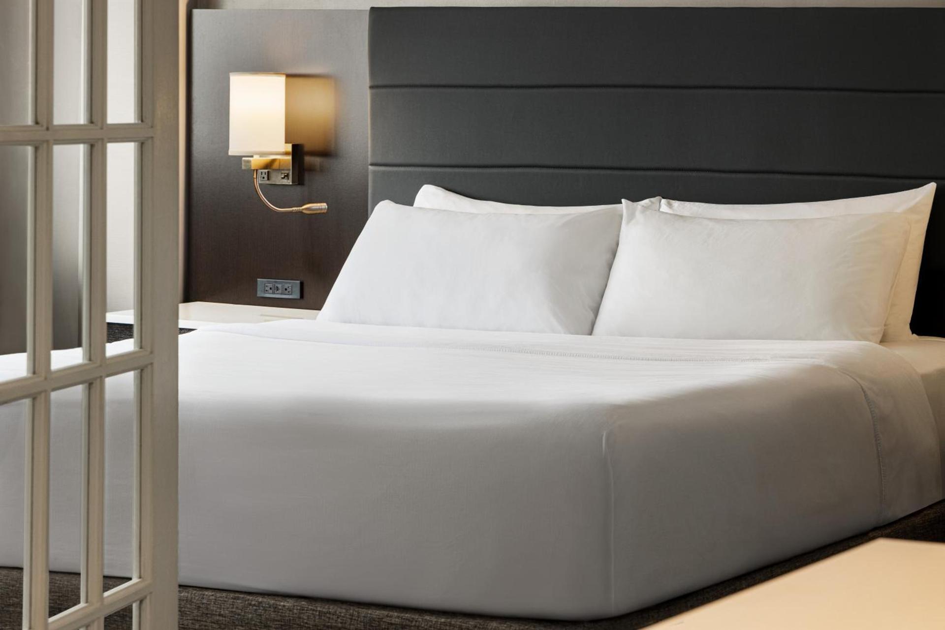 Crowne Plaza Knoxville Downtown University by IHG photo 4
