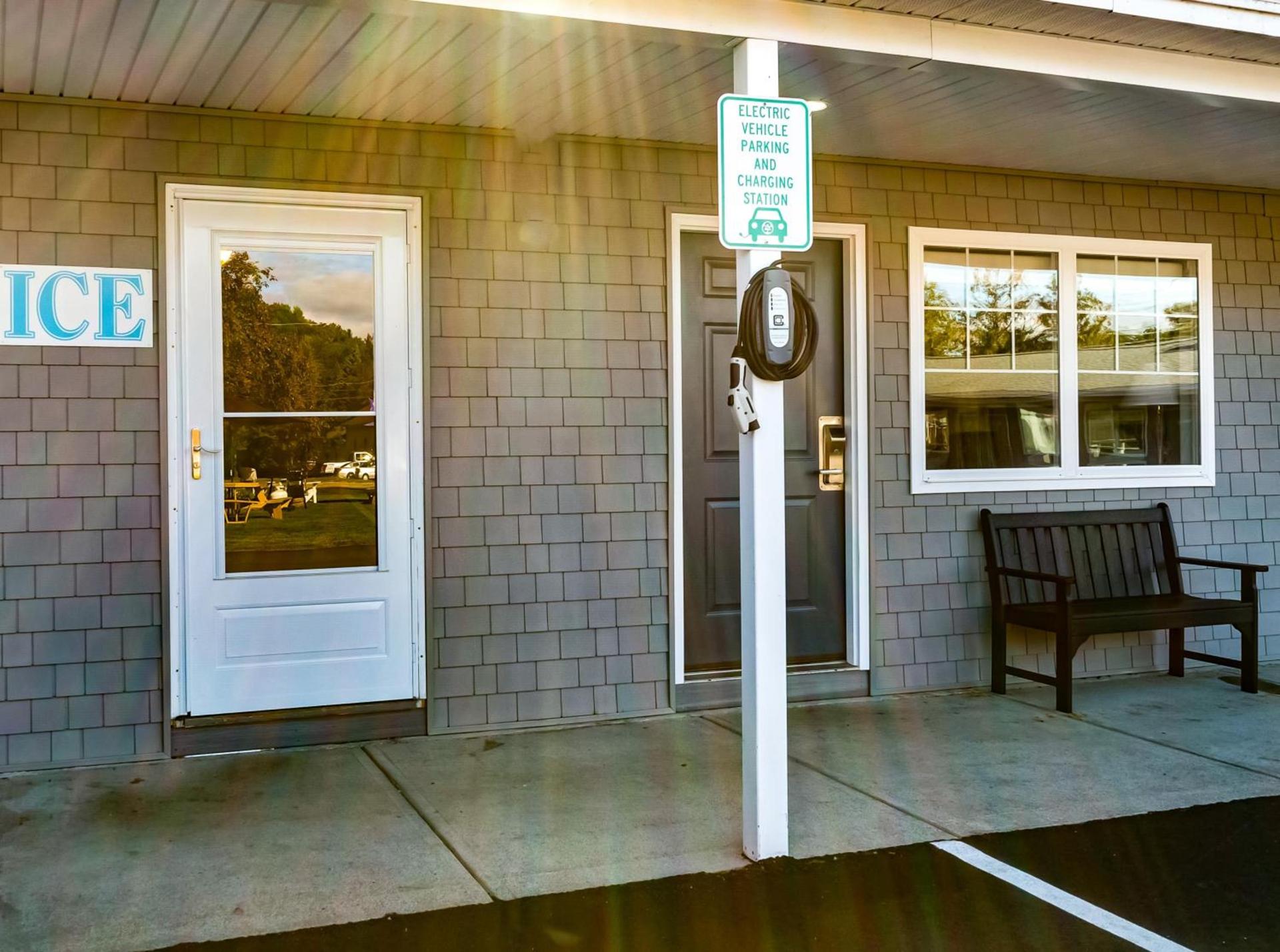Top Notch Inn photo 45