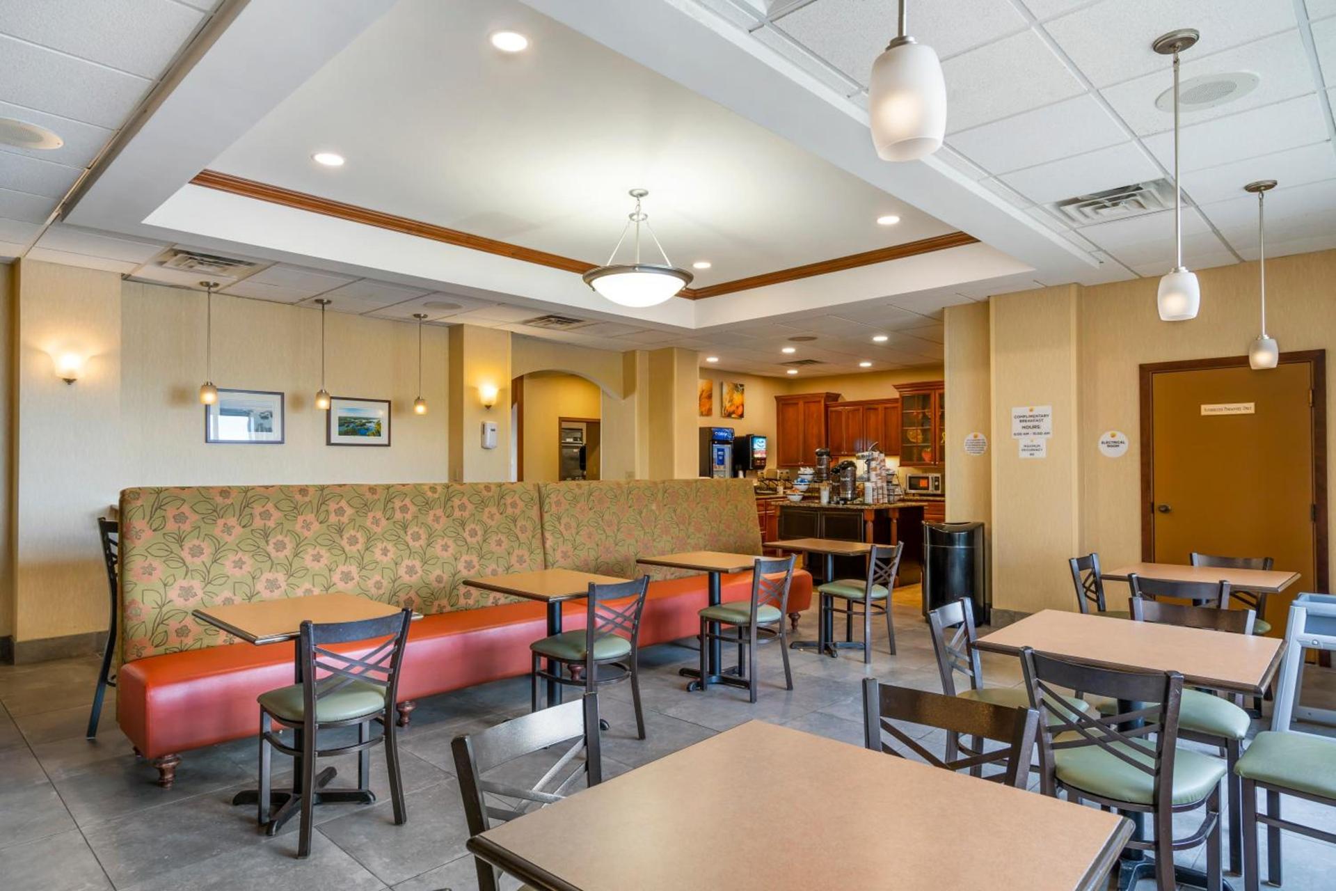 Comfort Inn & Suites Watertown - 1000 Islands photo 35