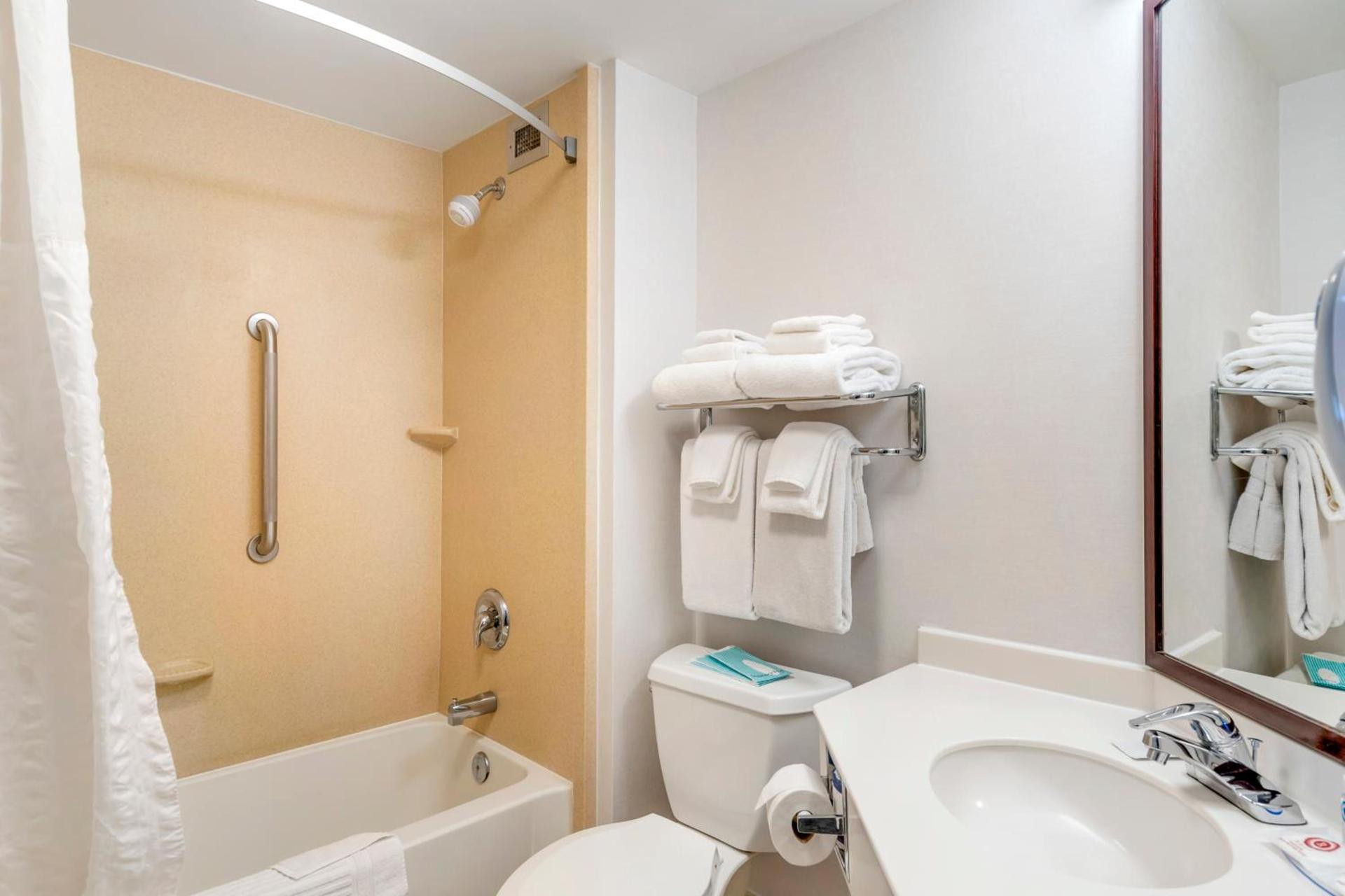 Comfort Inn & Suites Watertown - 1000 Islands photo 54