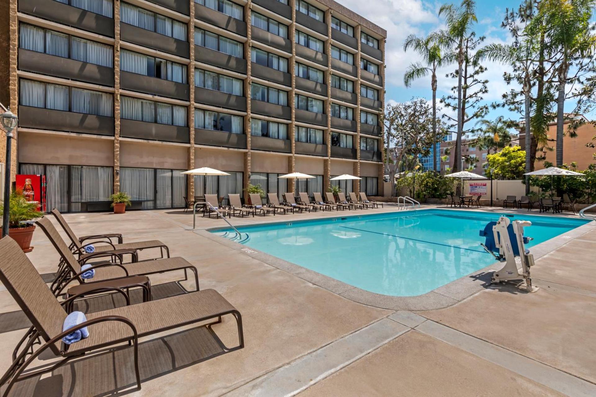 Clarion Hotel Anaheim Resort photo 17