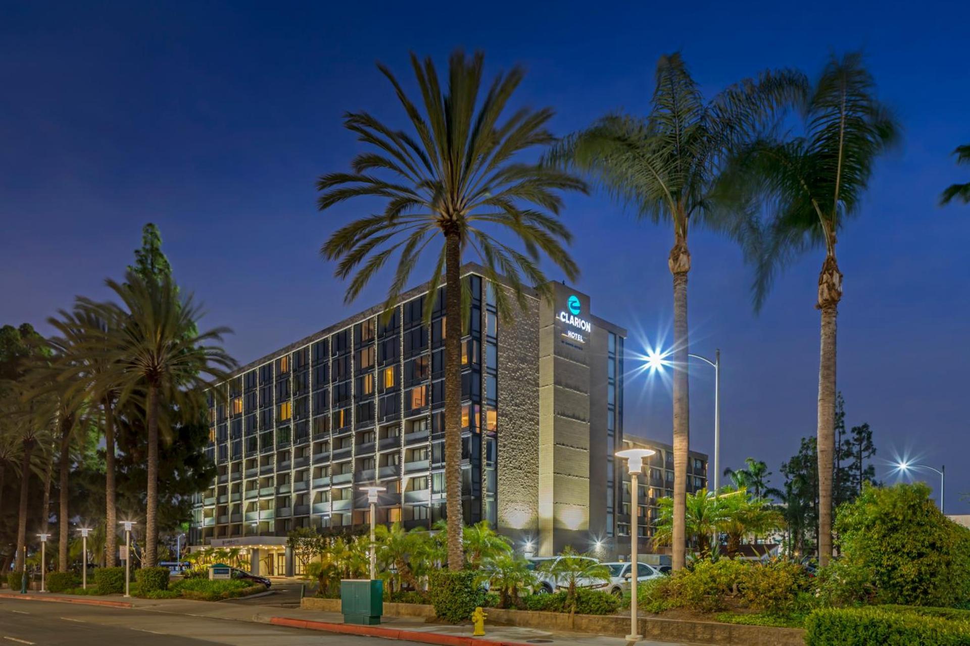 Clarion Hotel Anaheim Resort photo 2