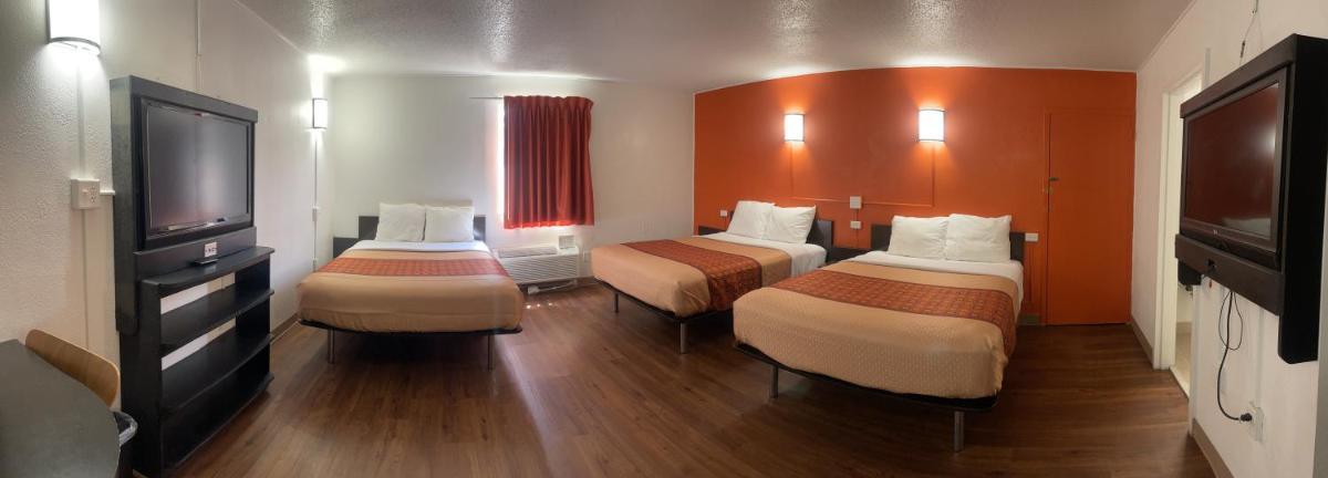 Regal 8 Inn & Suites photo 23