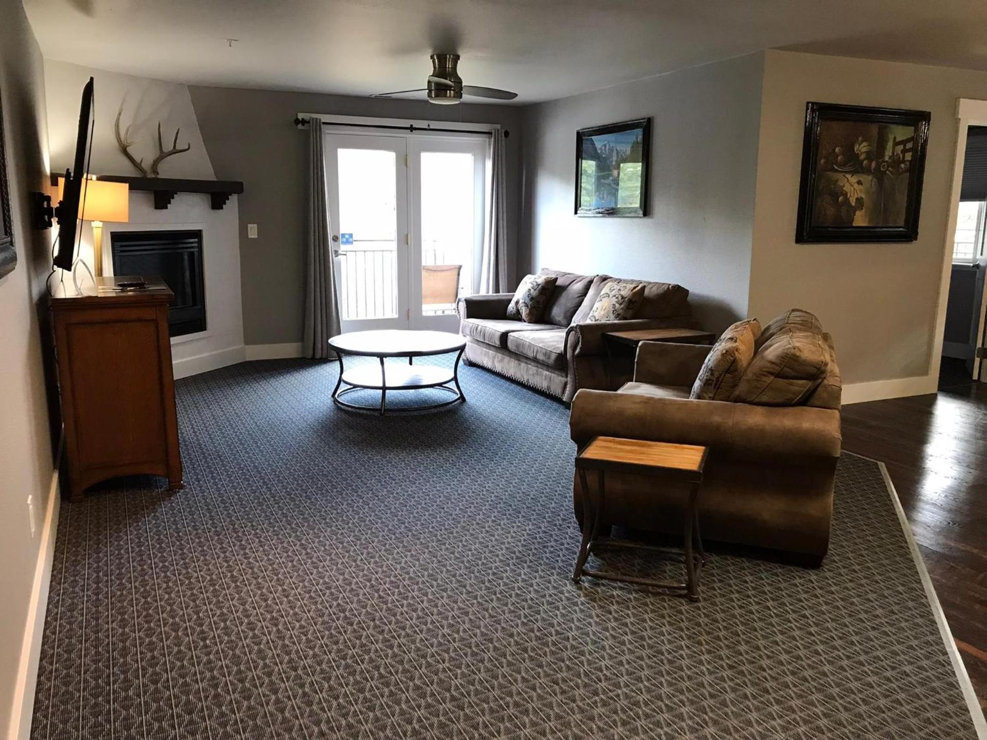 Blue Elk Inn photo 89