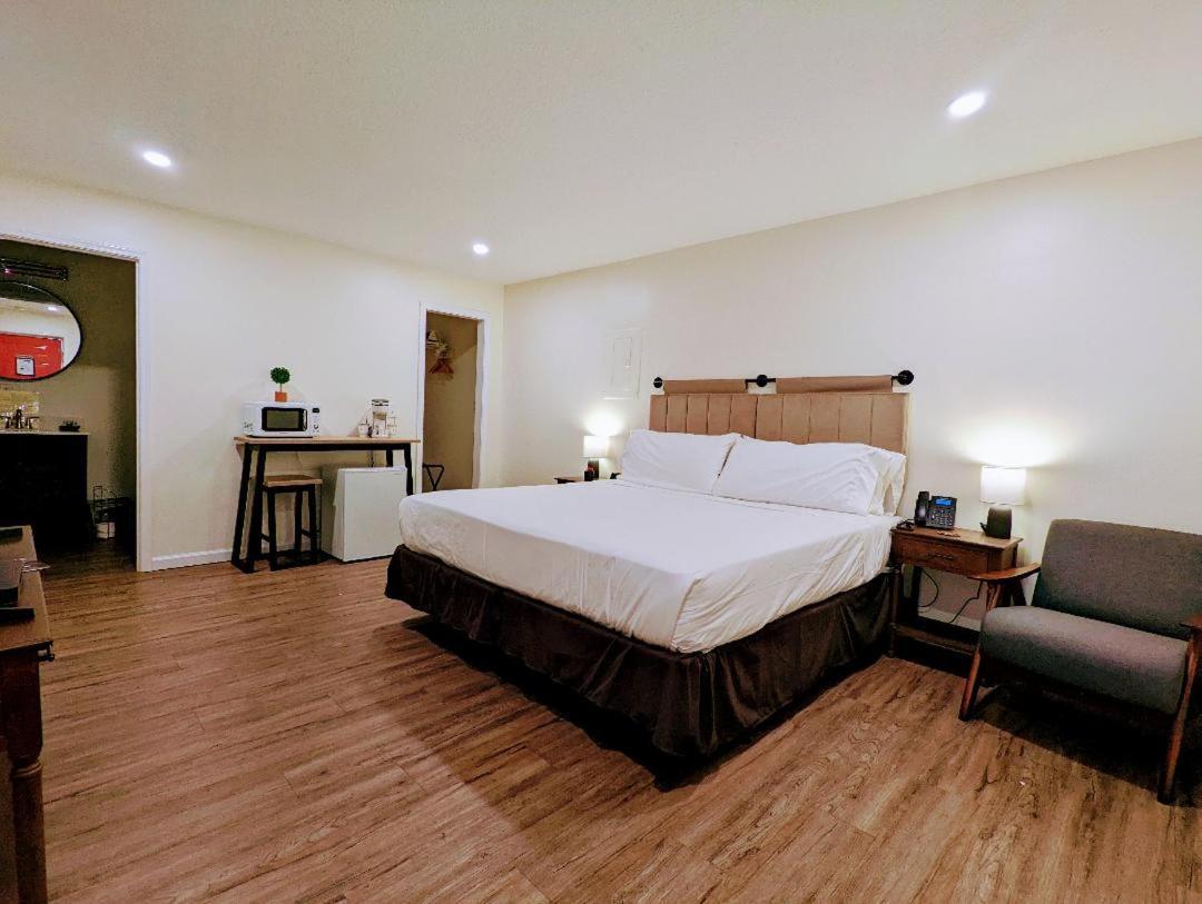 The Honey Bee Motel photo 5