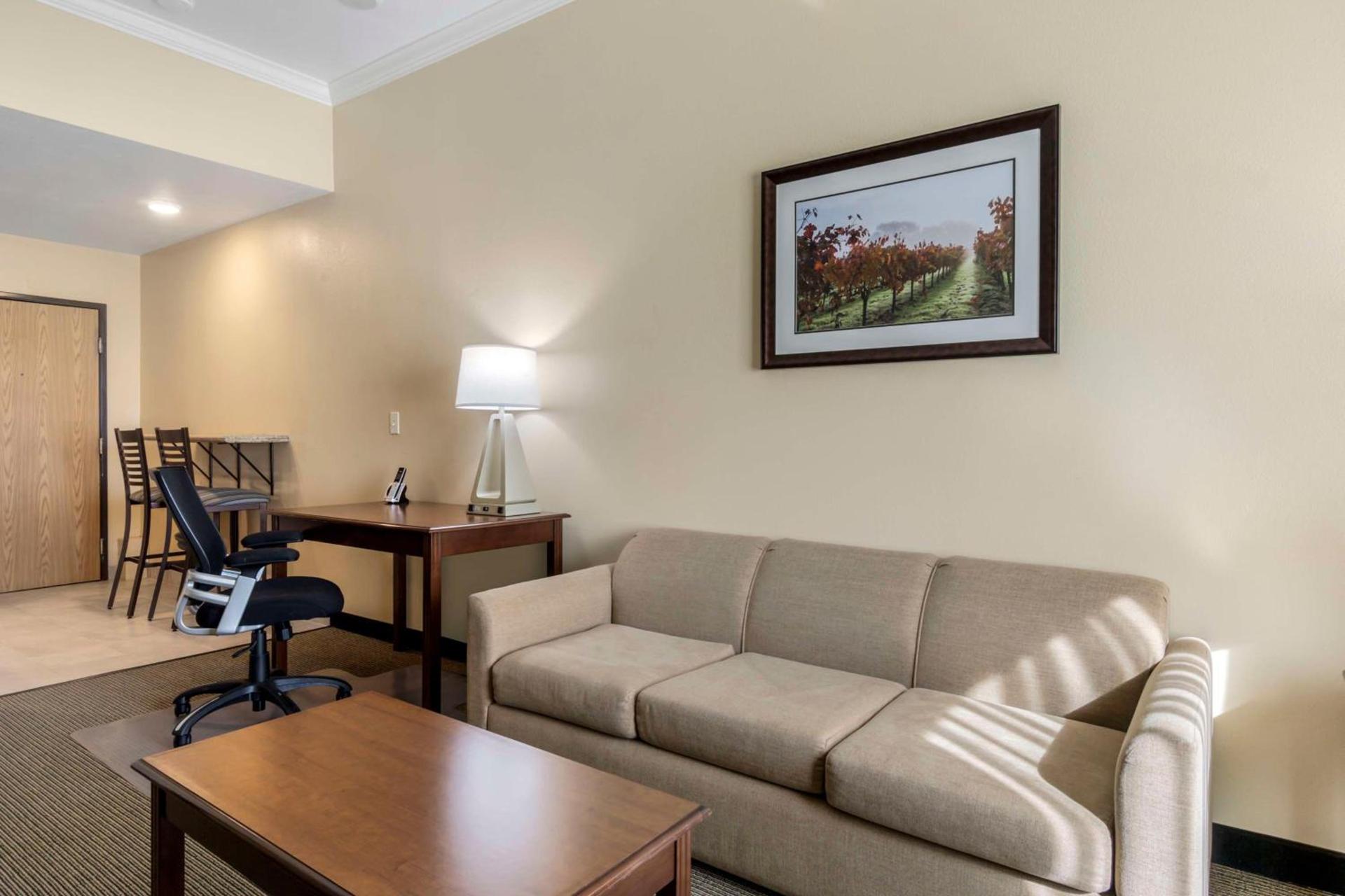 Best Western Plus Grapevine Inn photo 11