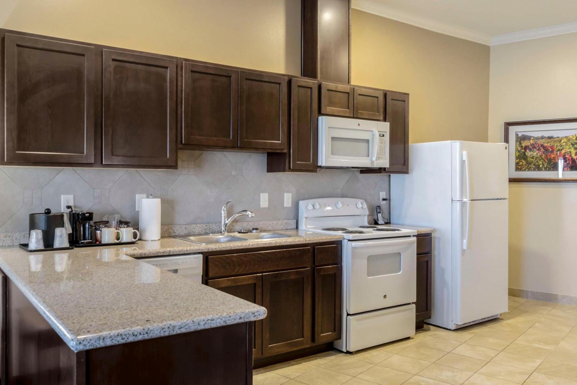 Best Western Plus Grapevine Inn photo 6
