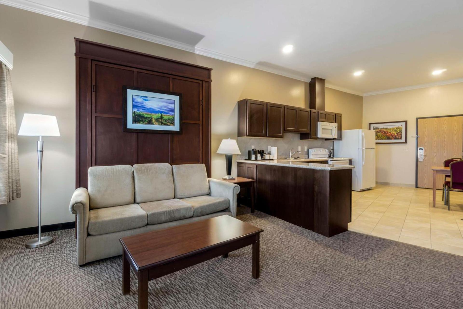 Best Western Plus Grapevine Inn photo 8