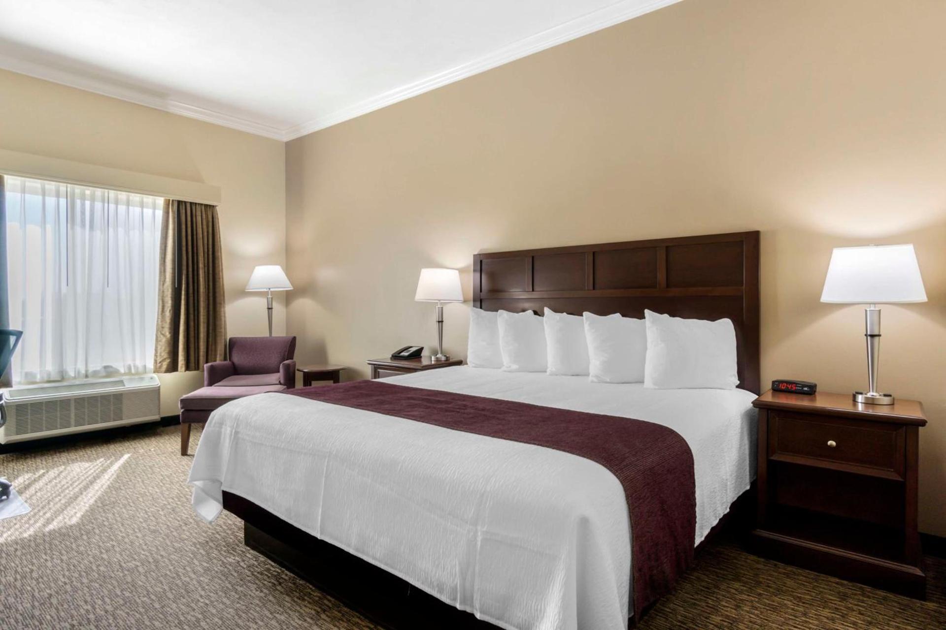Best Western Plus Grapevine Inn photo 21