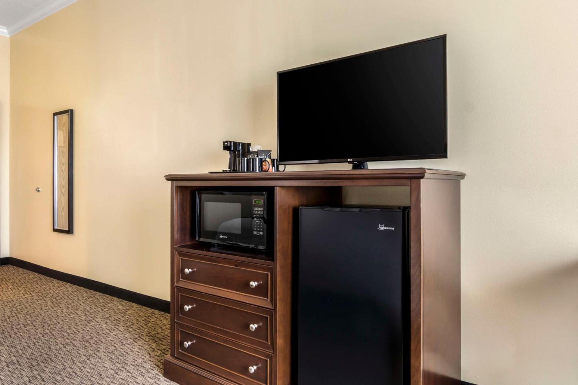 Best Western Plus Grapevine Inn photo 23