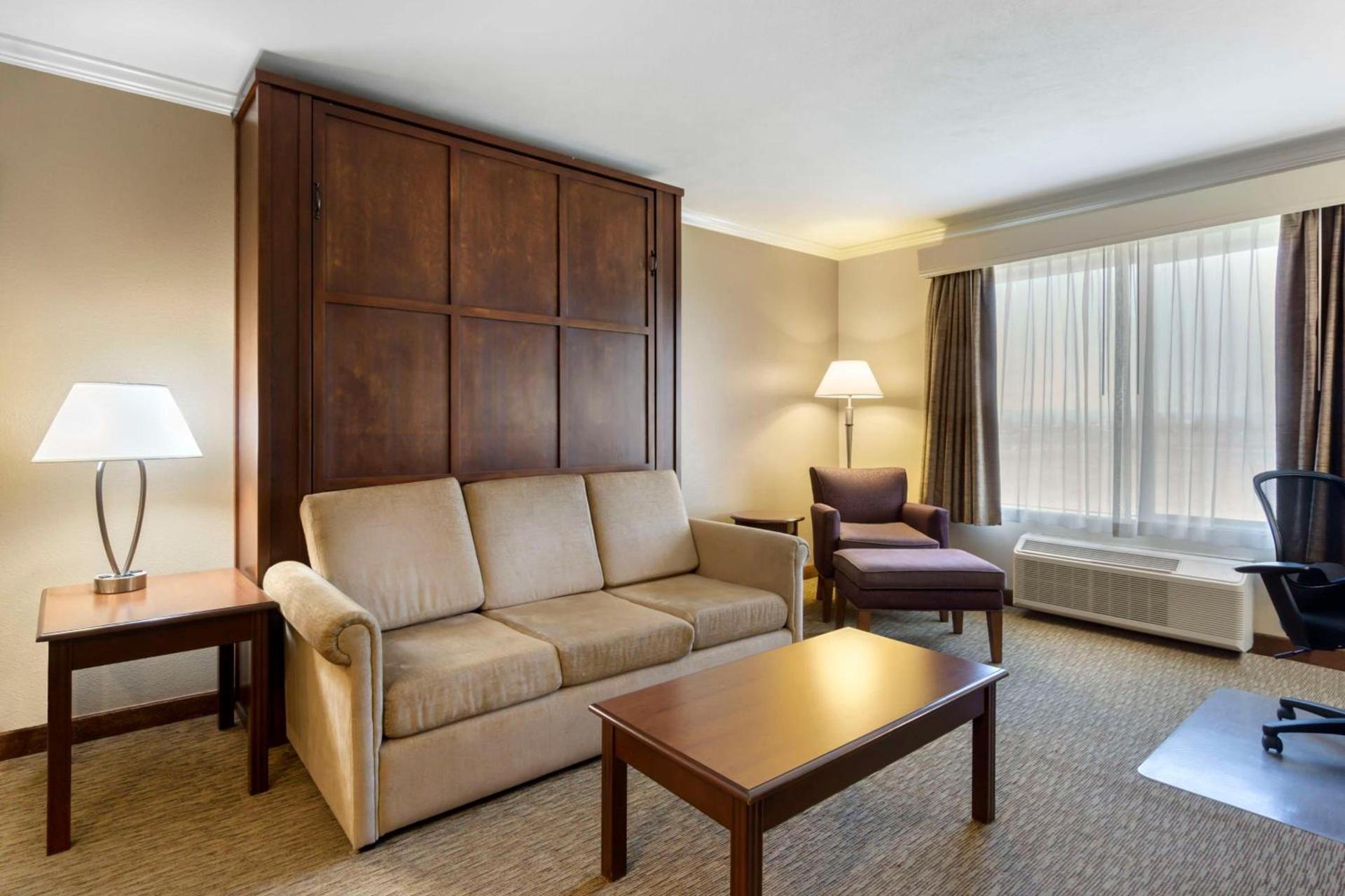 Best Western Plus Grapevine Inn photo 27