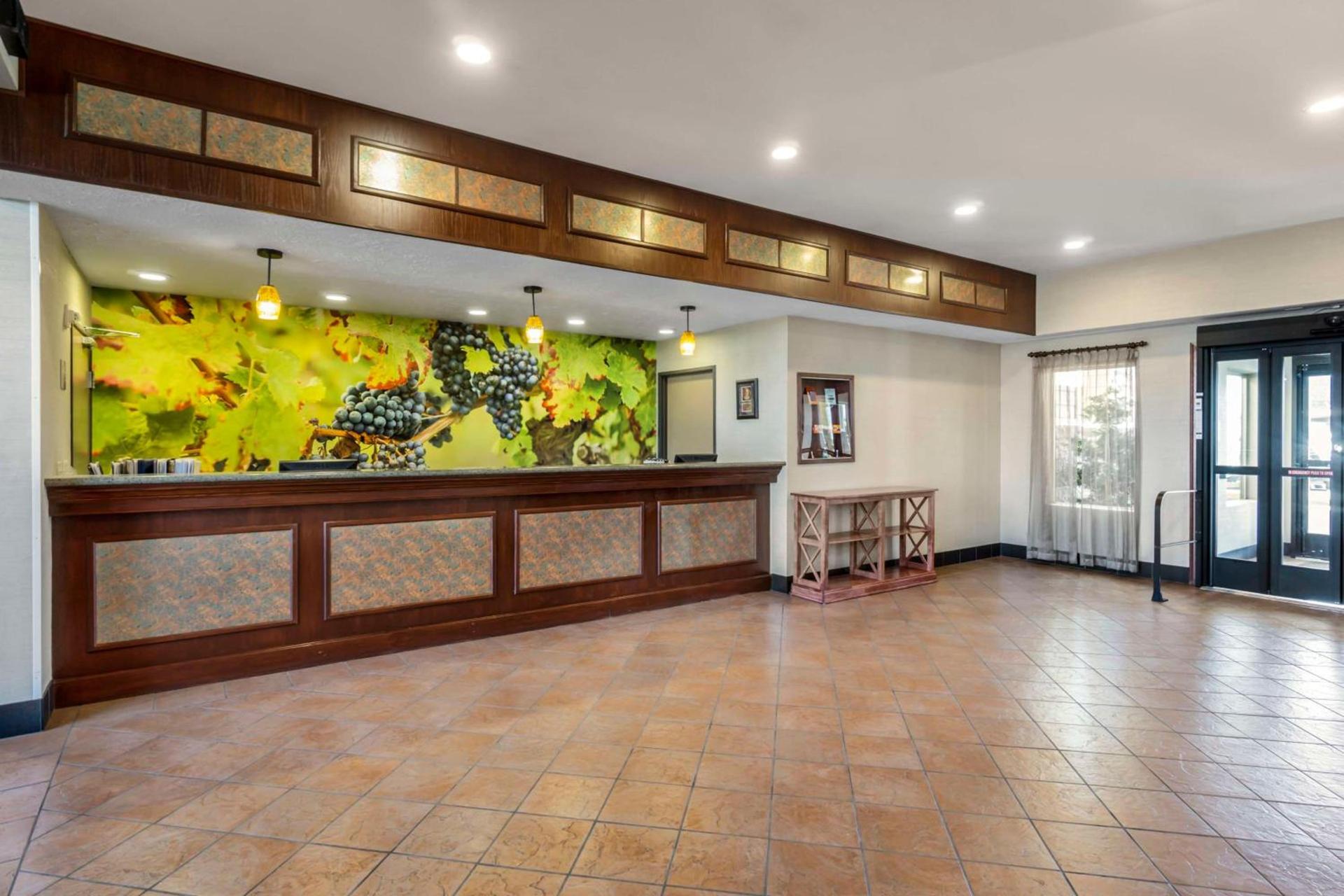 Best Western Plus Grapevine Inn photo 33