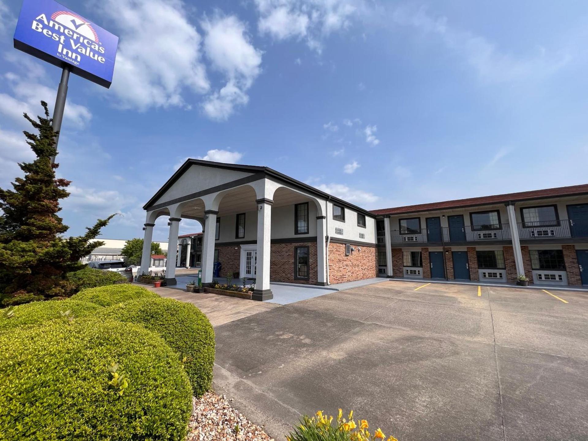 Americas Best Value Inn Blue Ridge photo 16
