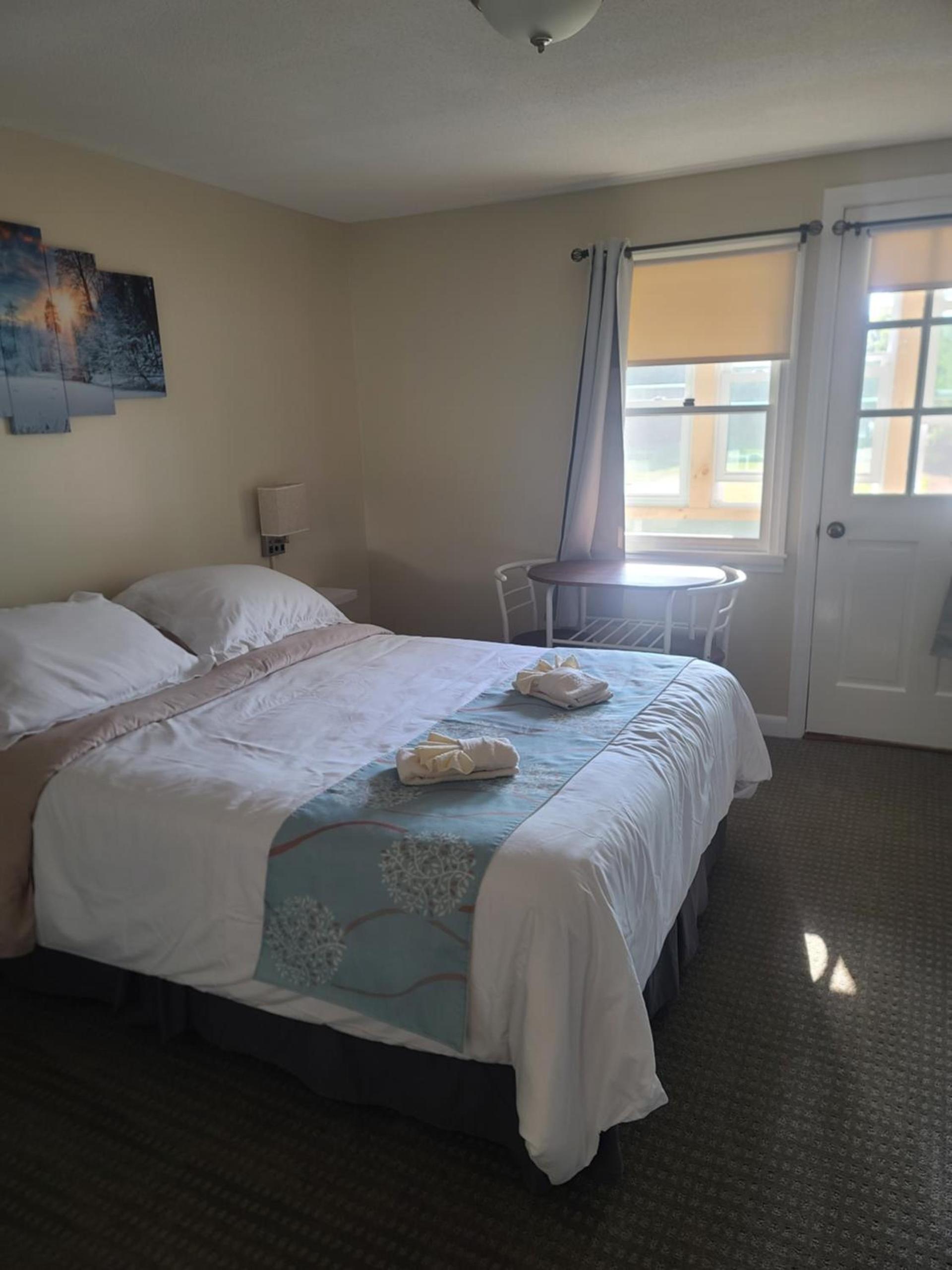 Lake Shore Farm Inn photo 12