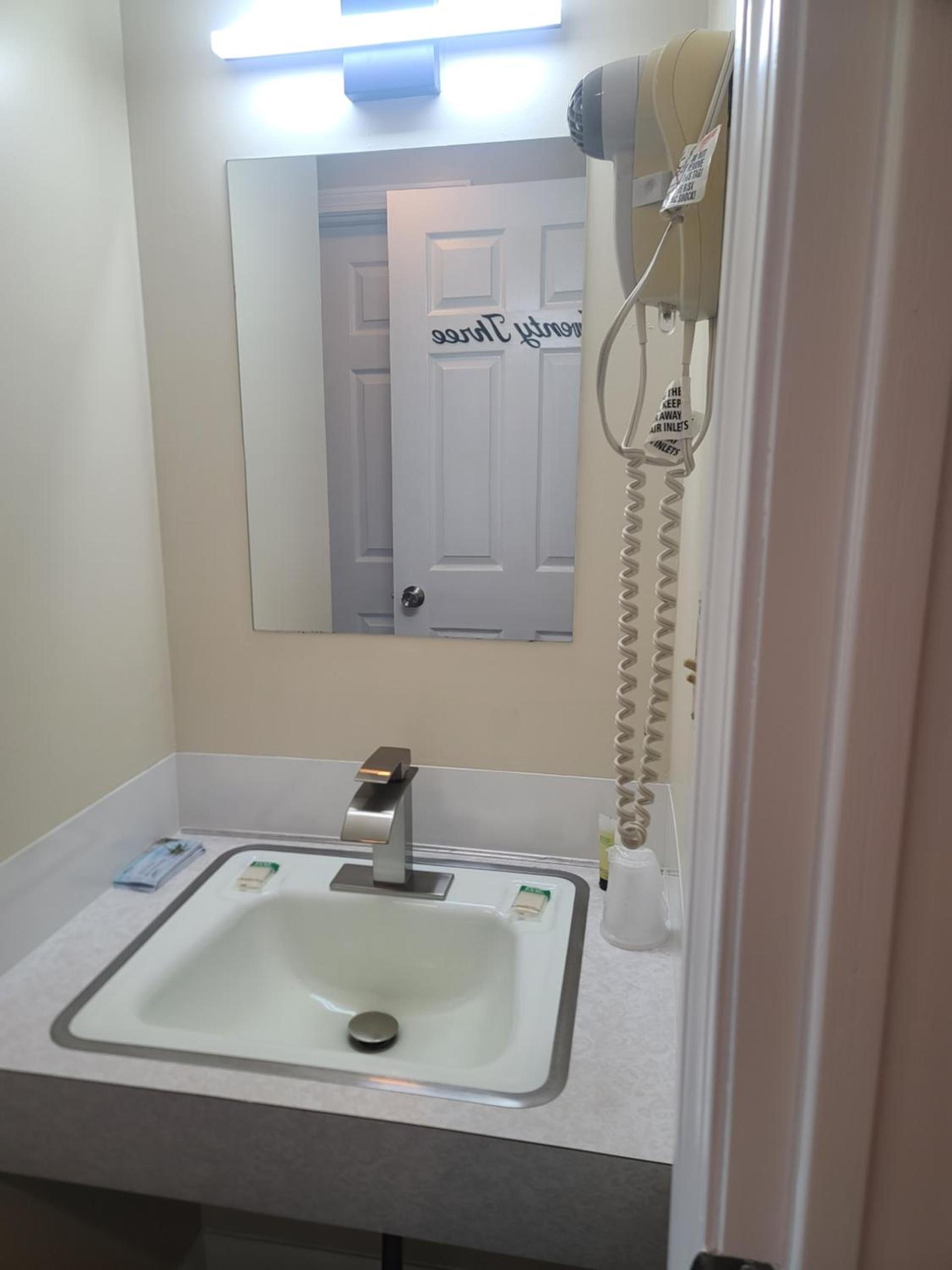 Lake Shore Farm Inn photo 15