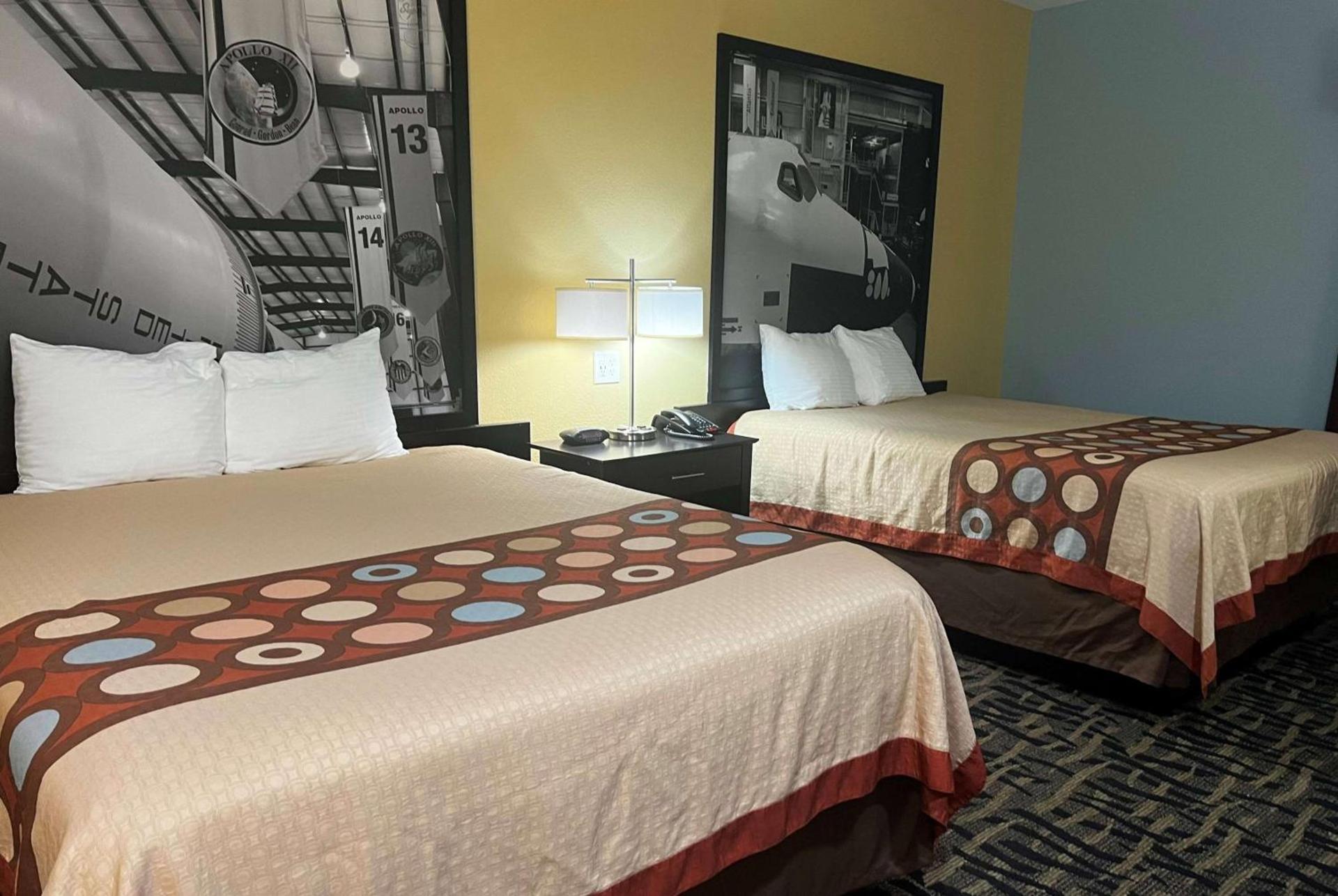 Super 8 by Wyndham Pasadena photo 10
