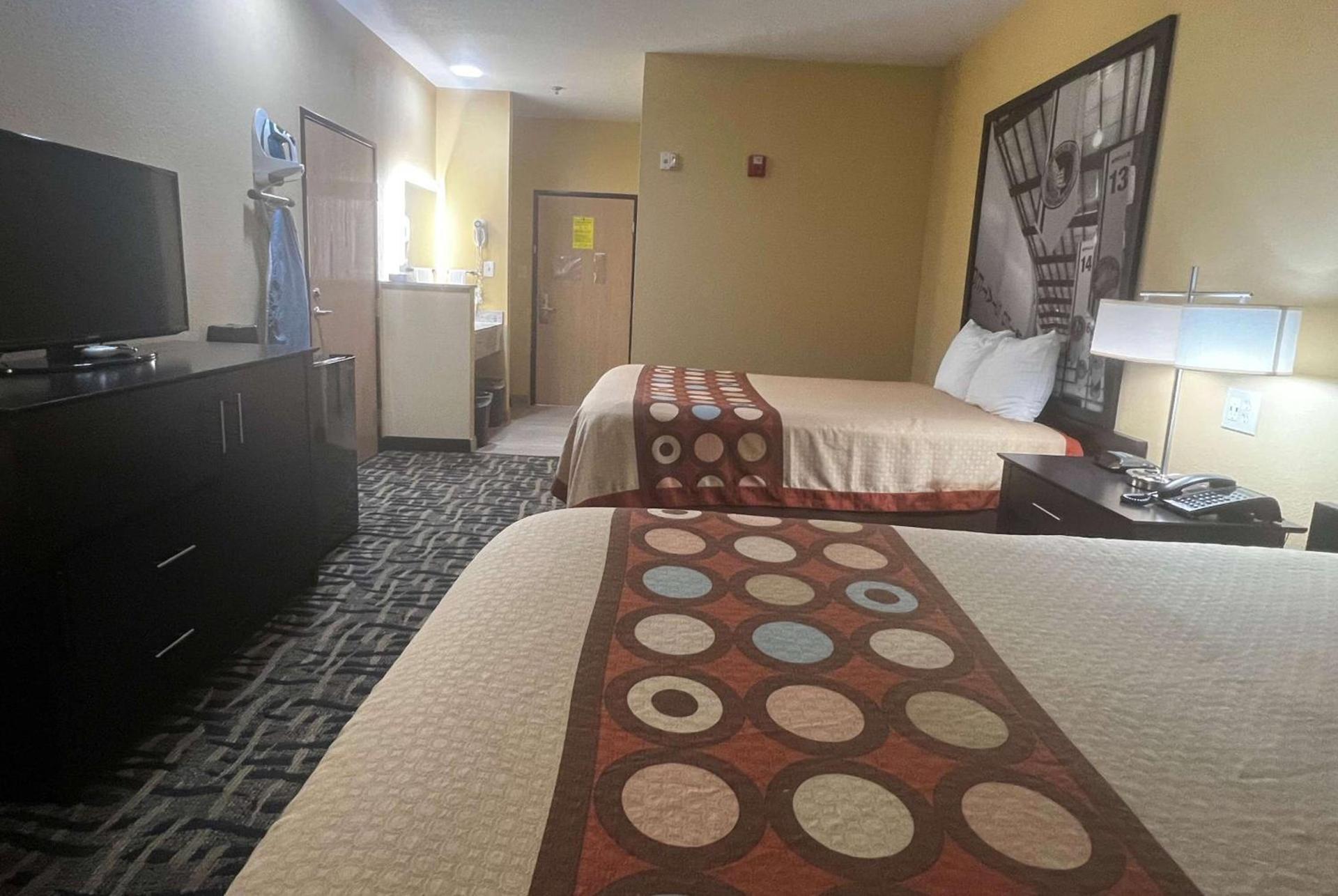 Super 8 by Wyndham Pasadena photo 15