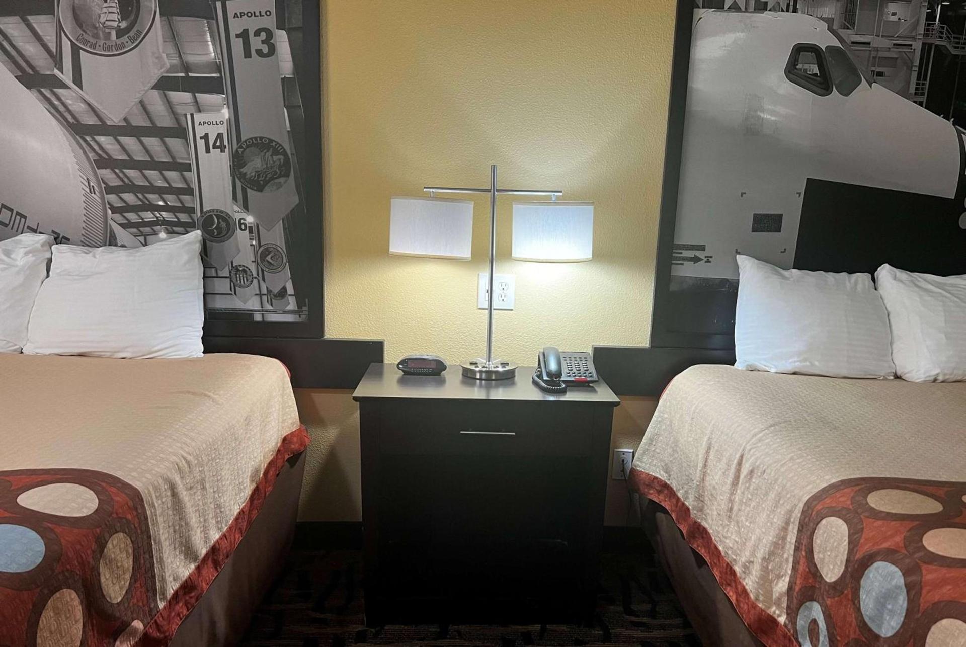 Super 8 by Wyndham Pasadena photo 21
