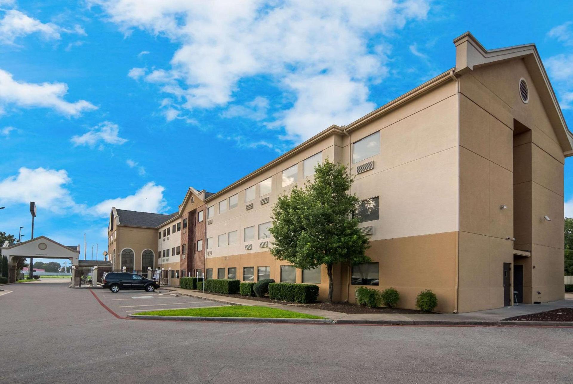 Quality Inn & Suites Waco North photo 1