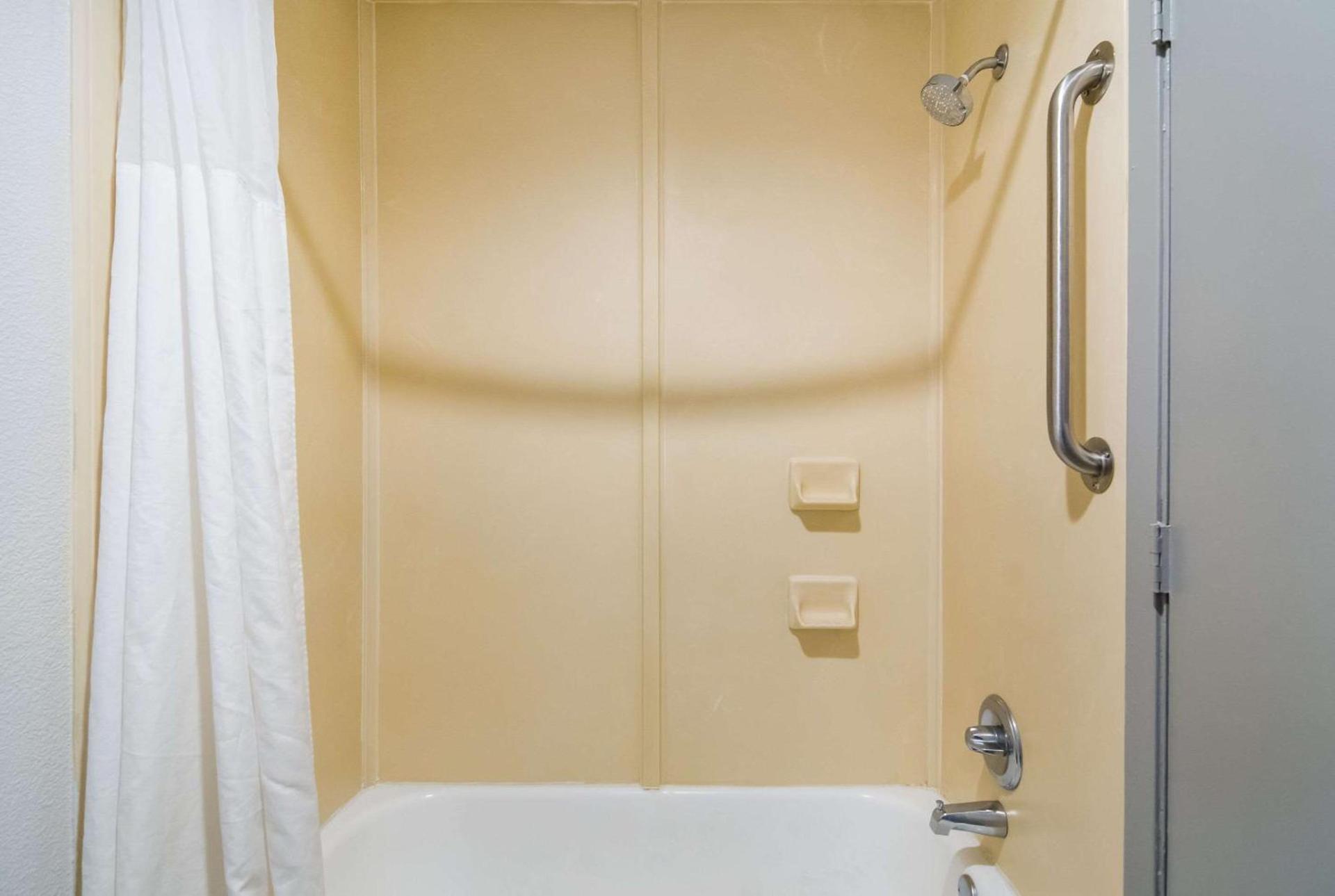 Quality Inn & Suites Waco North photo 8