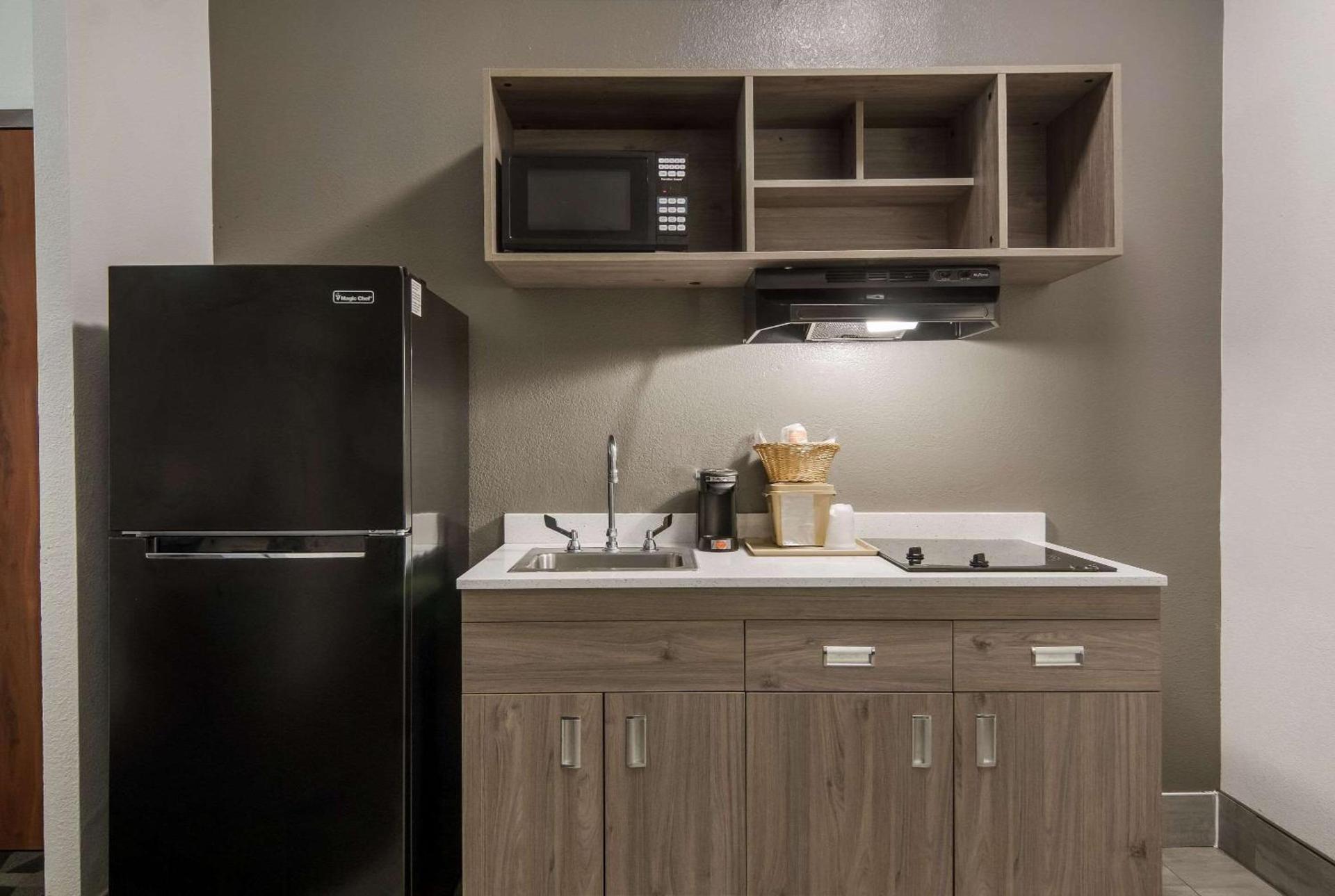 Quality Inn & Suites Waco North photo 9