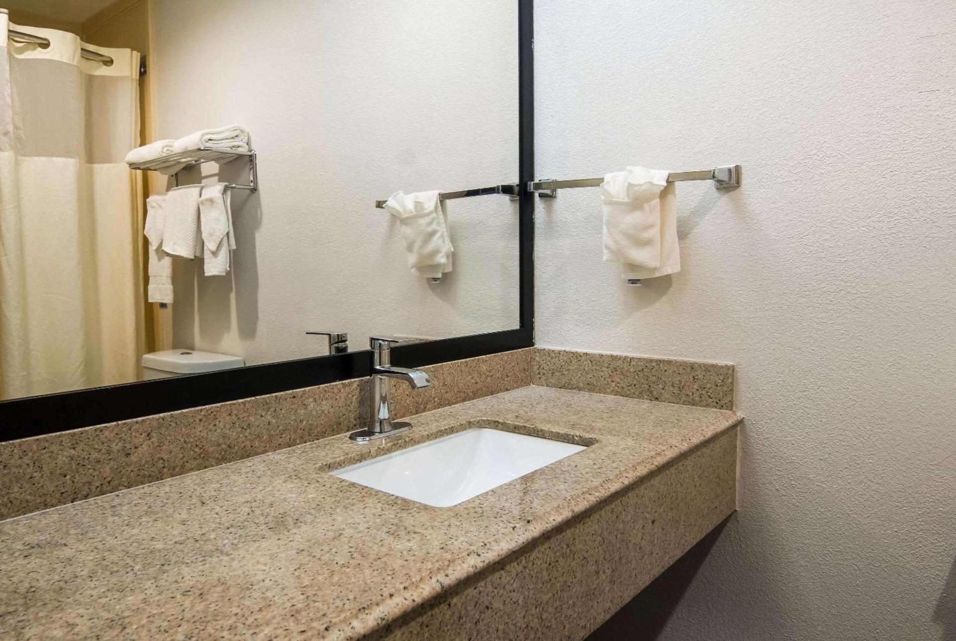 Quality Inn & Suites Waco North photo 10