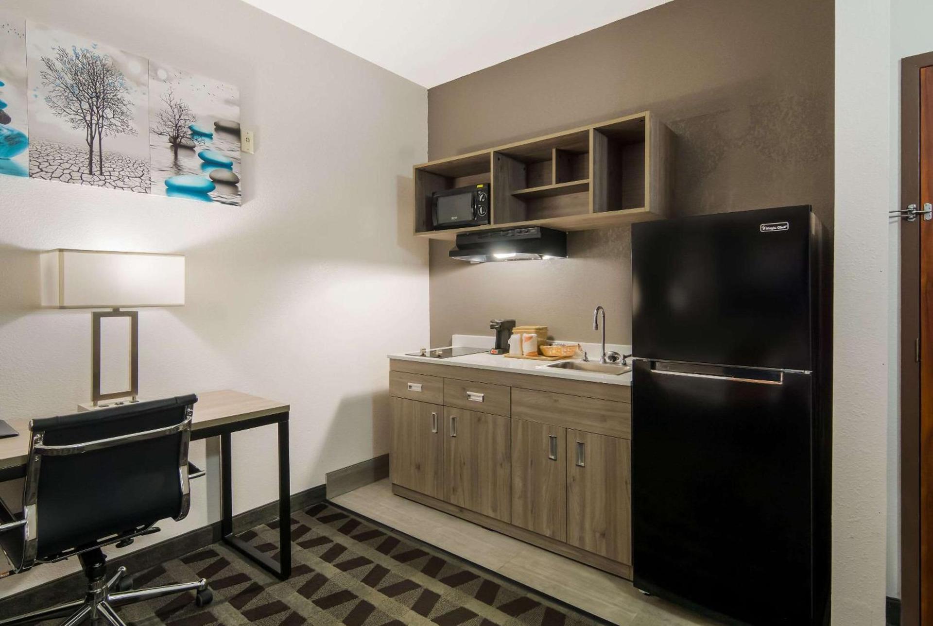 Quality Inn & Suites Waco North photo 16