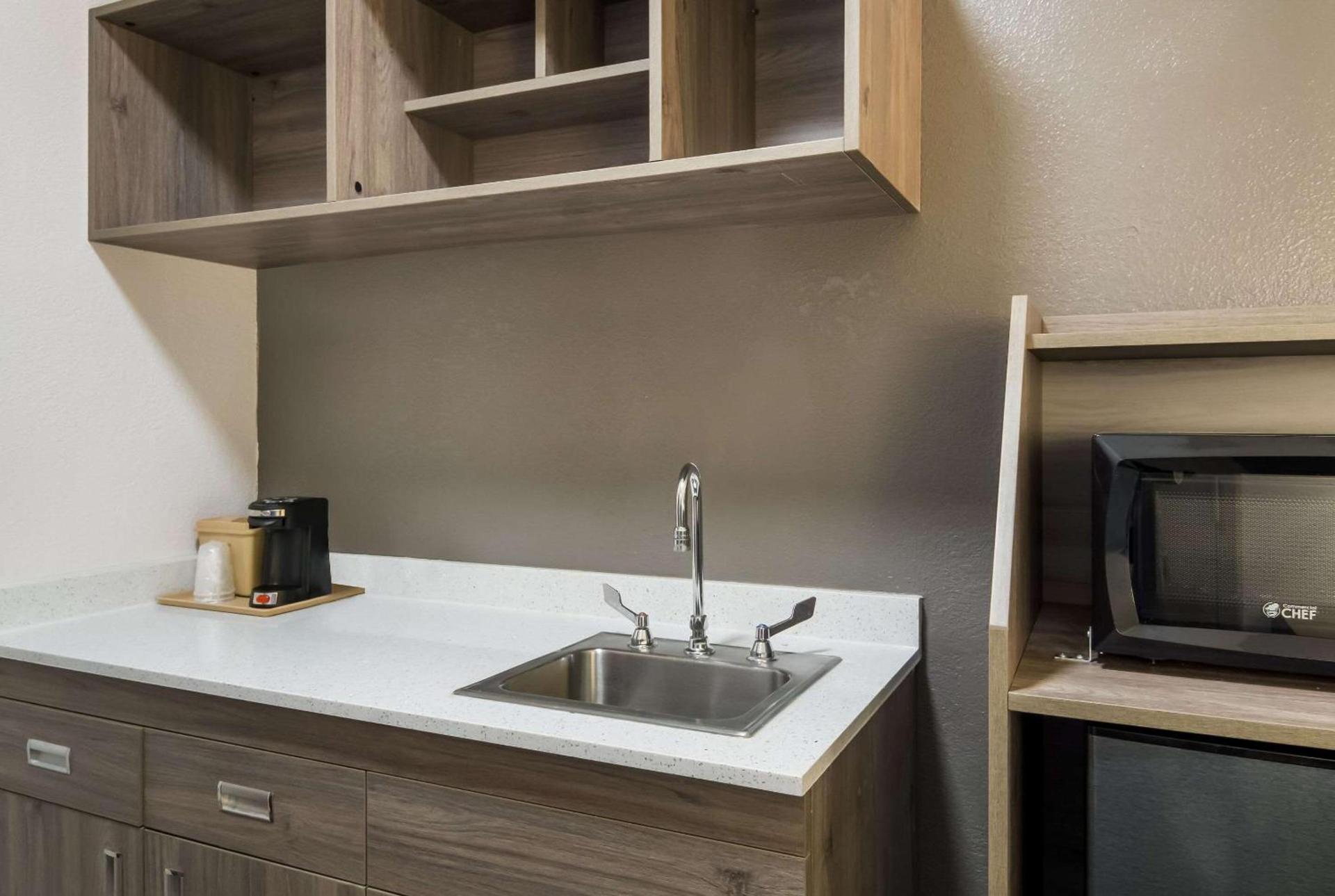 Quality Inn & Suites Waco North photo 24